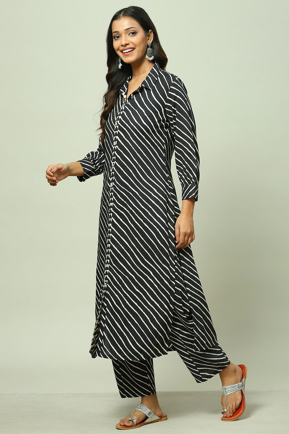 Red Striped Straight Kurta Set image number 3