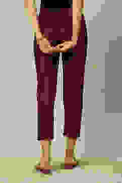 Maroon Polyester Slim Solid Pants image number 4