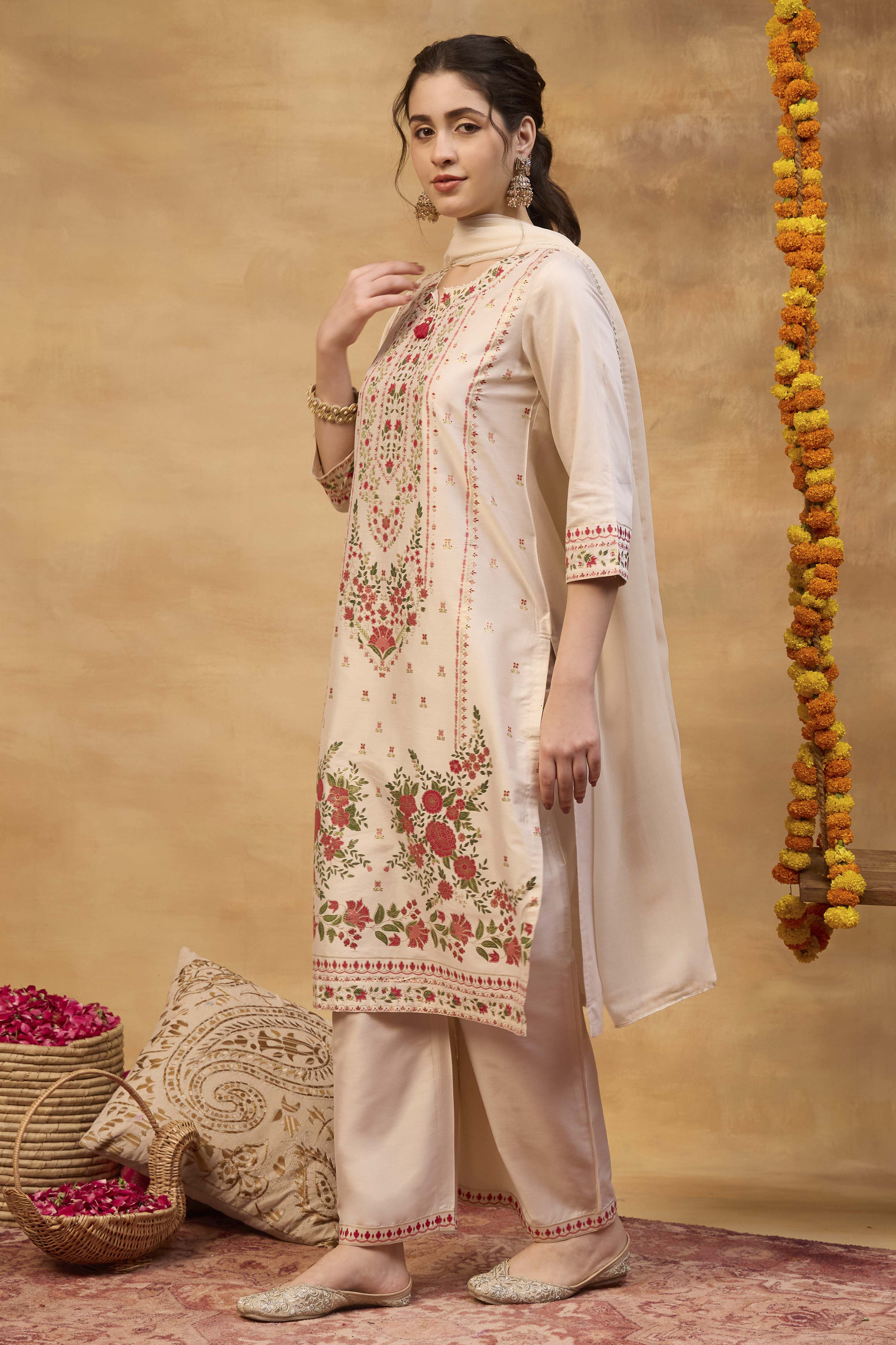 Off White Viscose Blend Straight Printed  image number 3