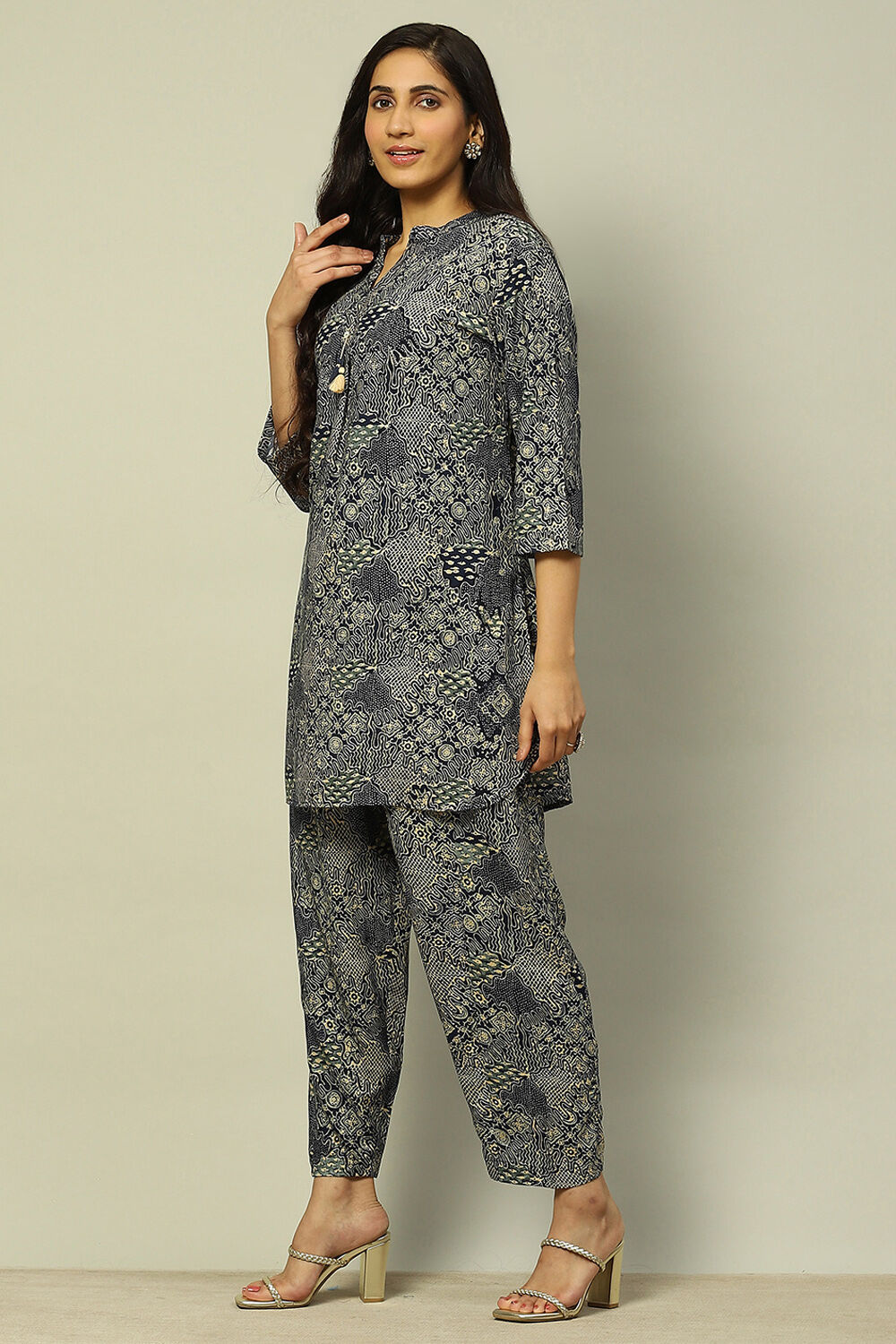Navy Blue Printed Straight Kurta Pants Co-ord Set image number 3