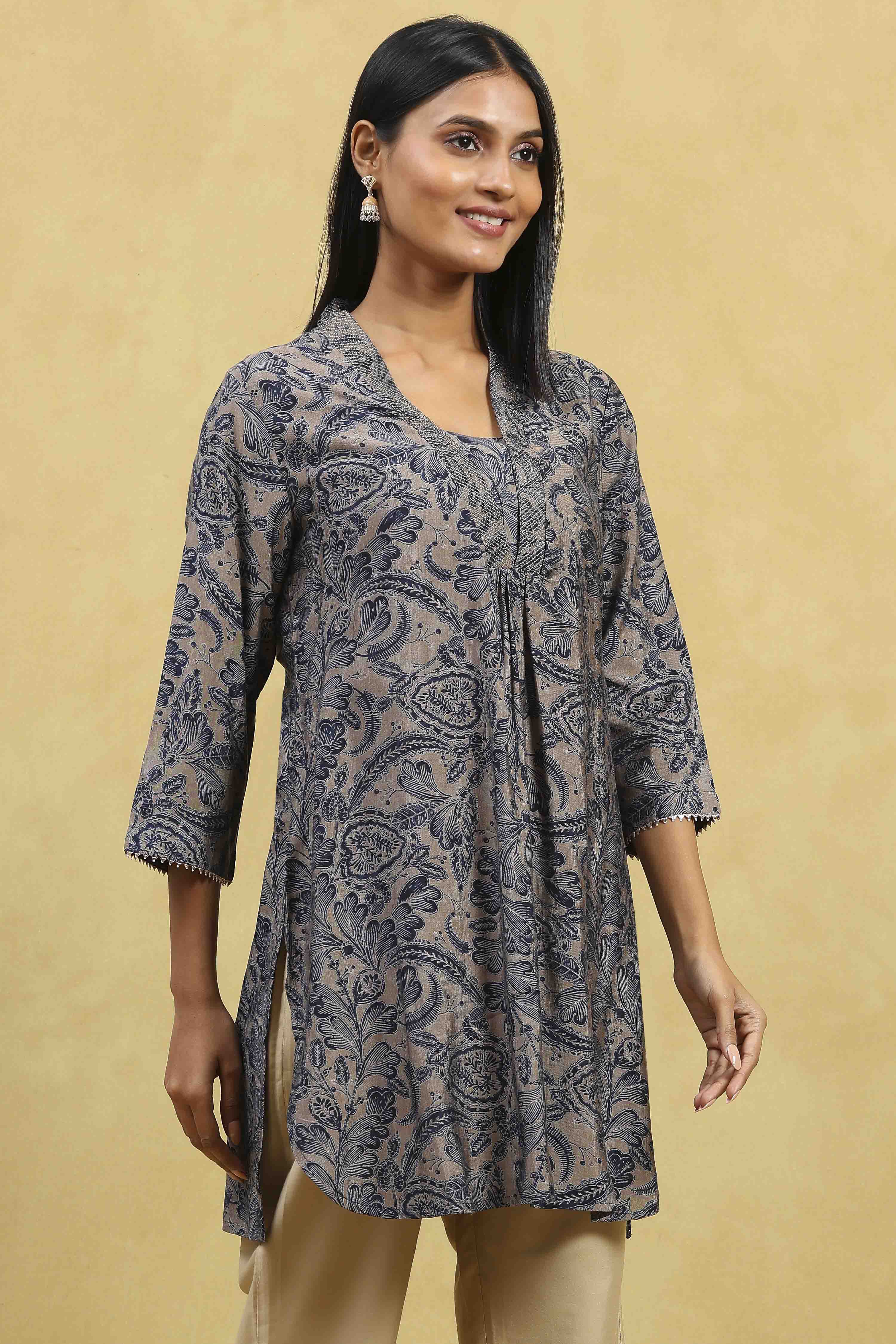 Navy Viscose Blend Printed Straight Top image number 4