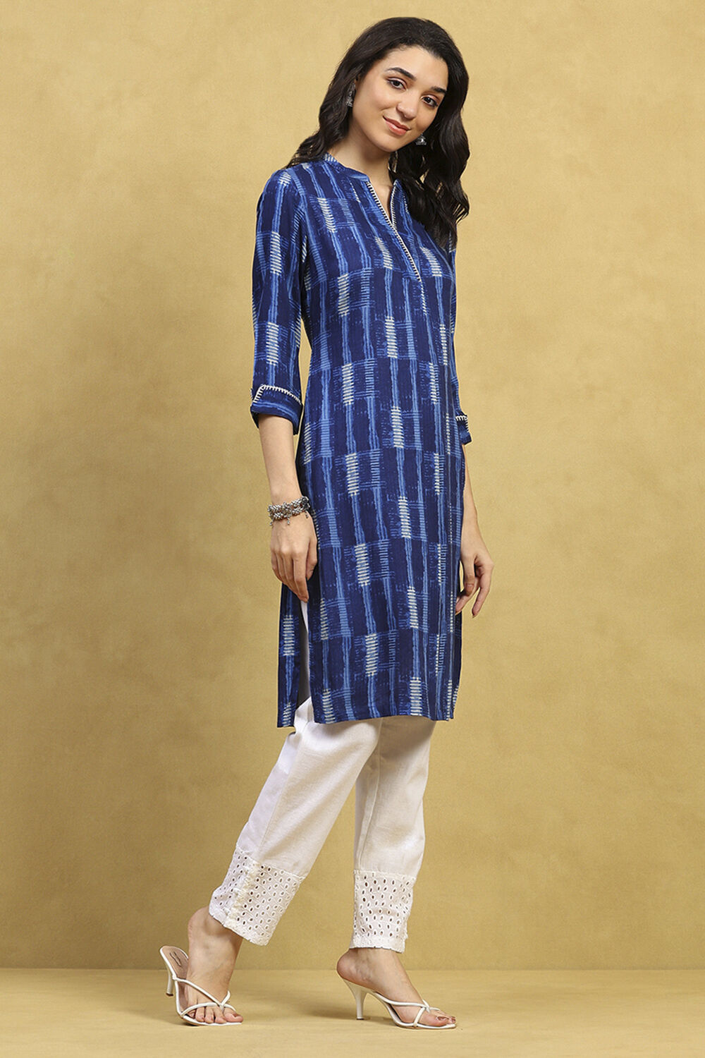 Indigo Printed Straight Kurta image number 4