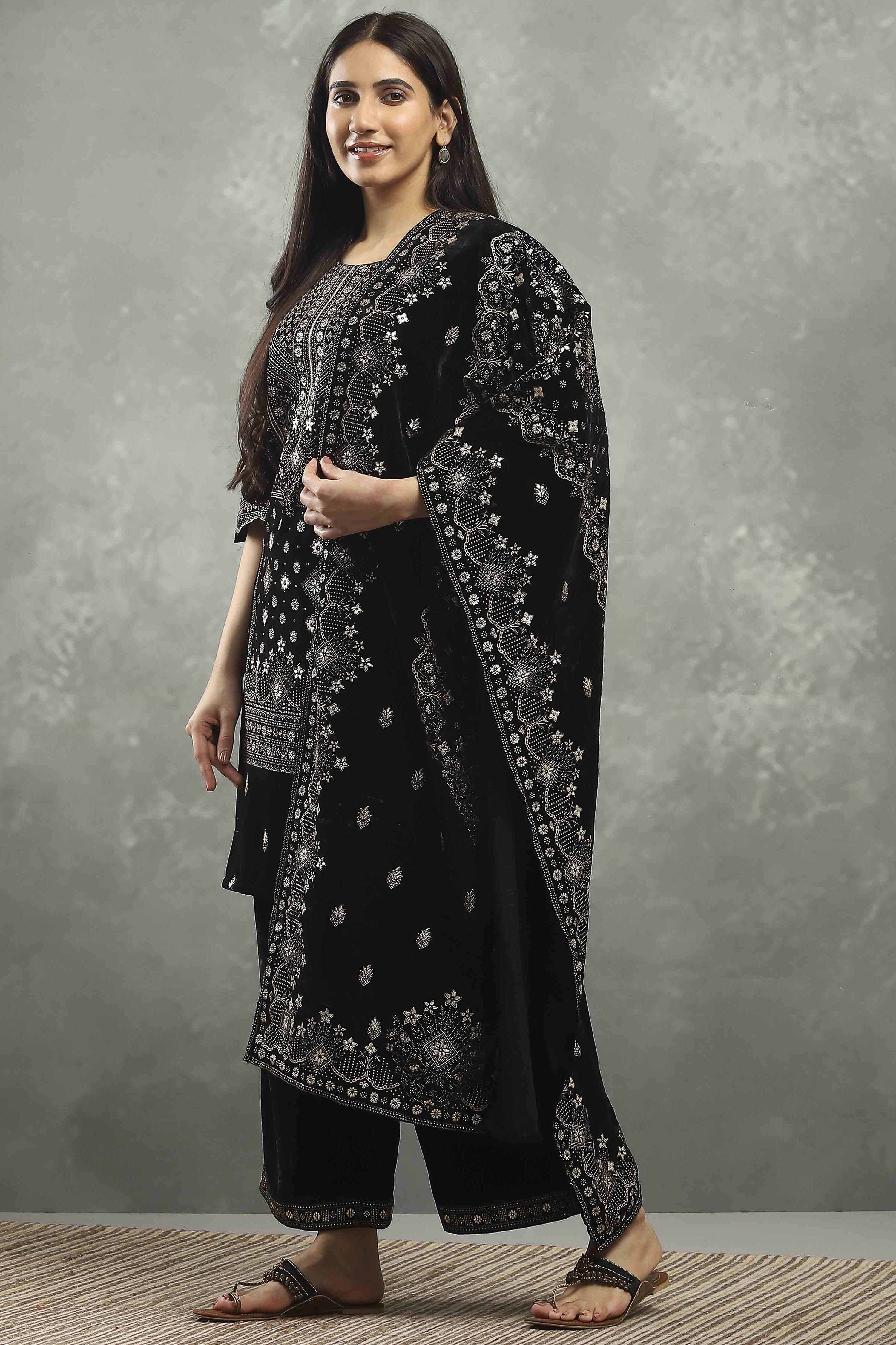 Black Polyester Printed Straight Suit Set image number 3