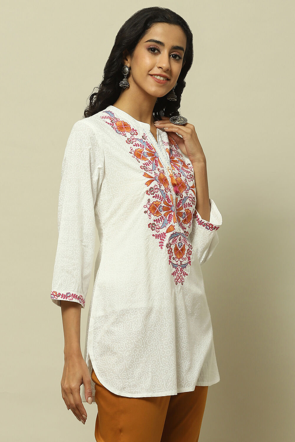 White Printed Floral Detail Straight Indie Top image number 4