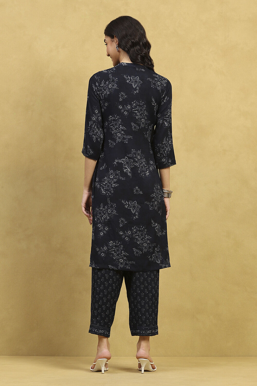 Green-Maroon Viscose Blend Printed Straight Kurta Pants Set image number 4