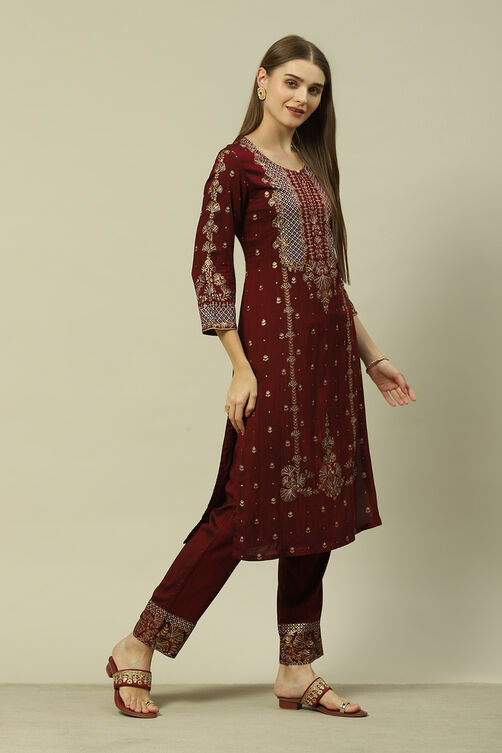 Maroon Poly Viscose Straight Printed Kurta Regular Pants Suit Set image number 5