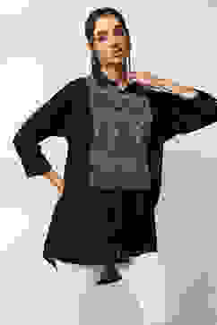 Black Printed Straight Hi-Low Top image number 4