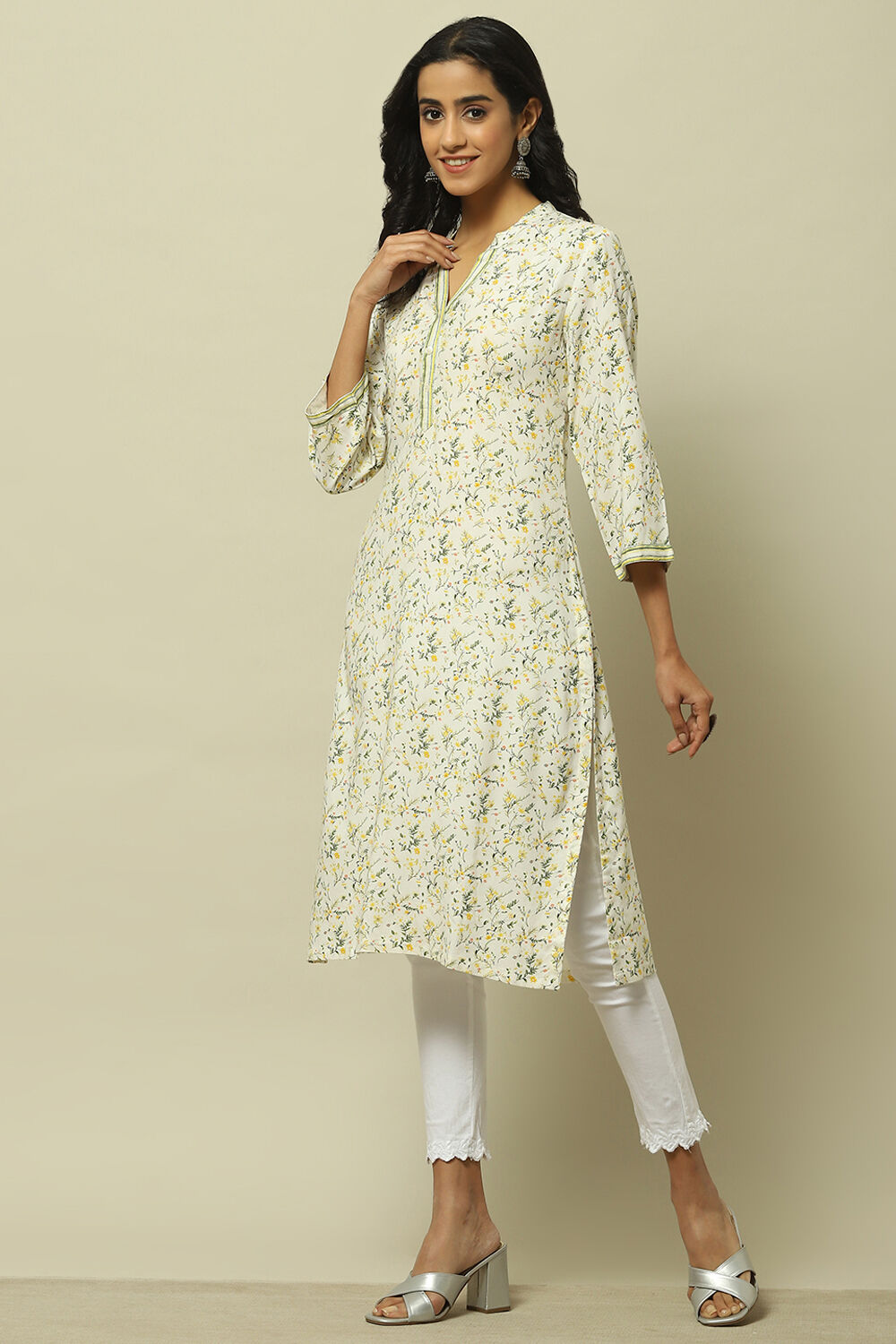 White Floral Printed Straight Kurta image number 2