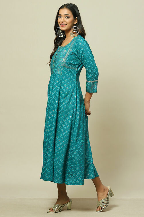 Green Viscose Straight Dress image number 2