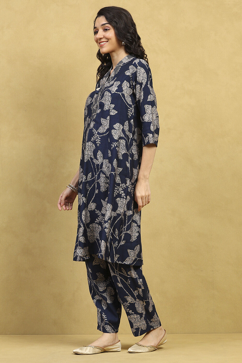 Navy Blue Viscose Blend Straight Kurta Pants Set image number 3