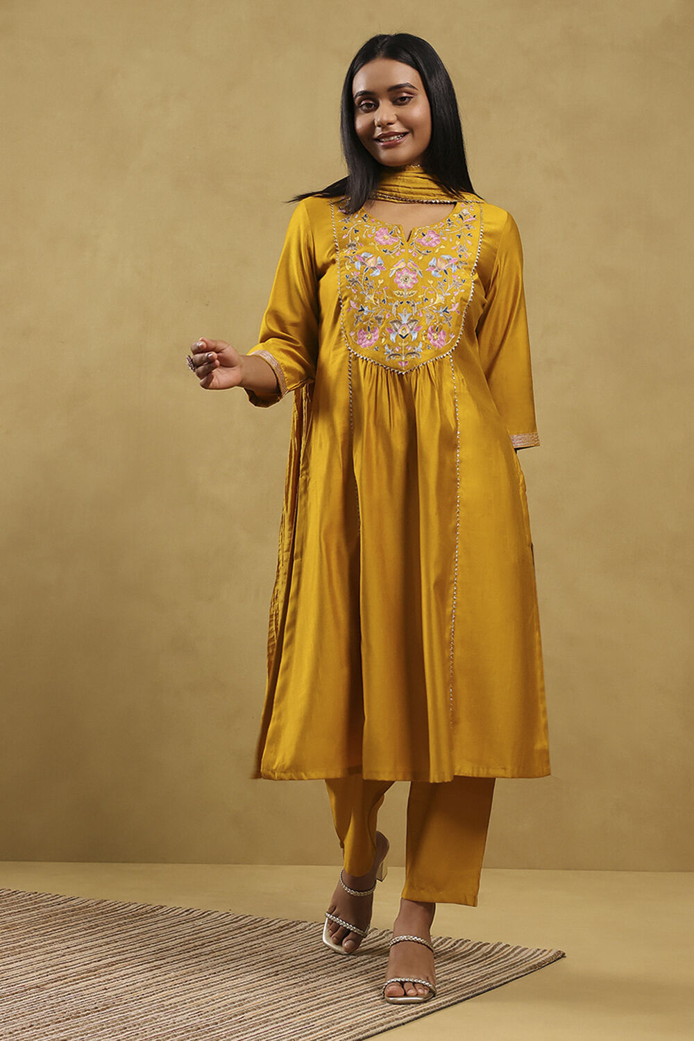 Mustard Polyester Solid Straight Suit Set image number 4
