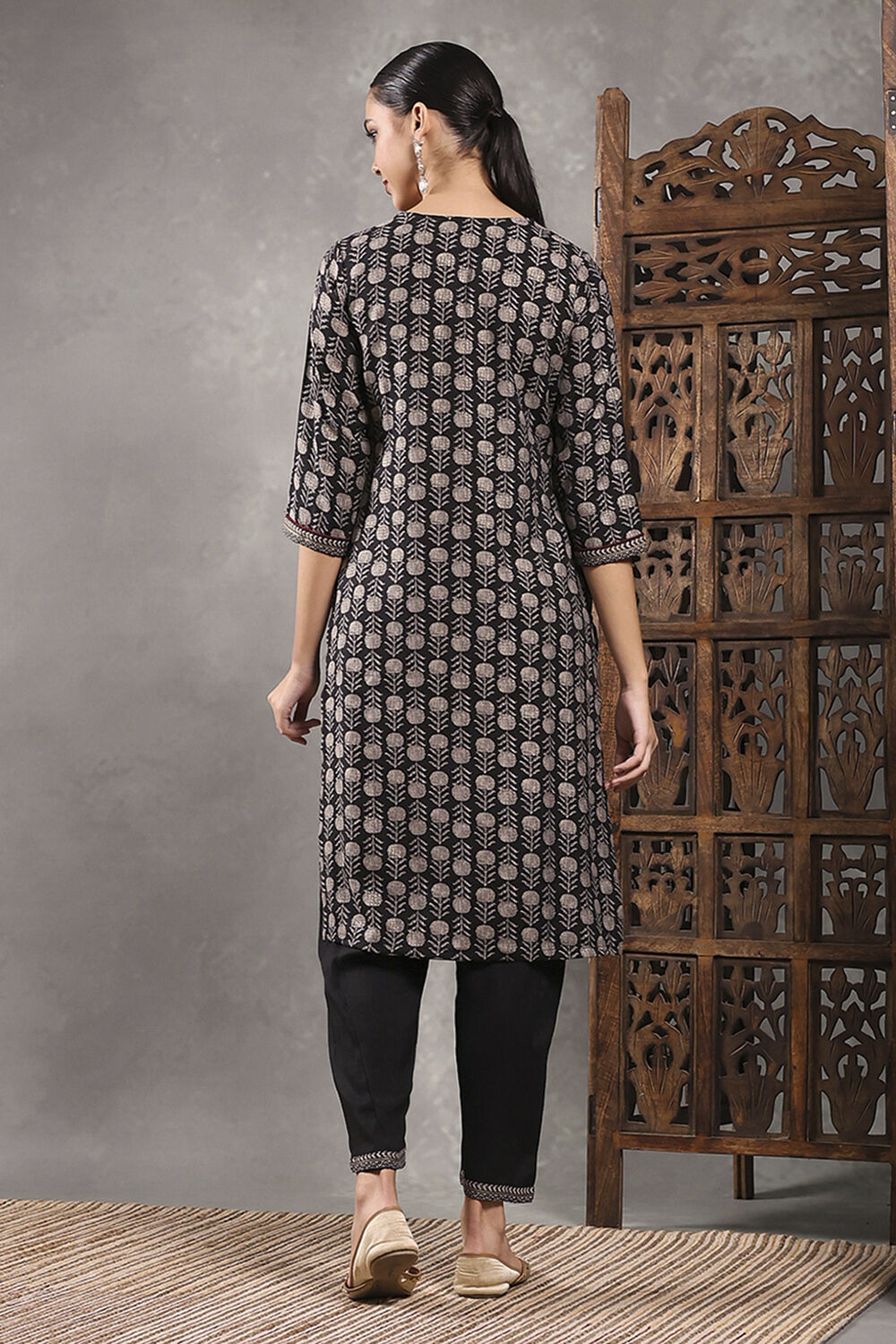 Black Viscose Blend Printed Straight Suit Set image number 4