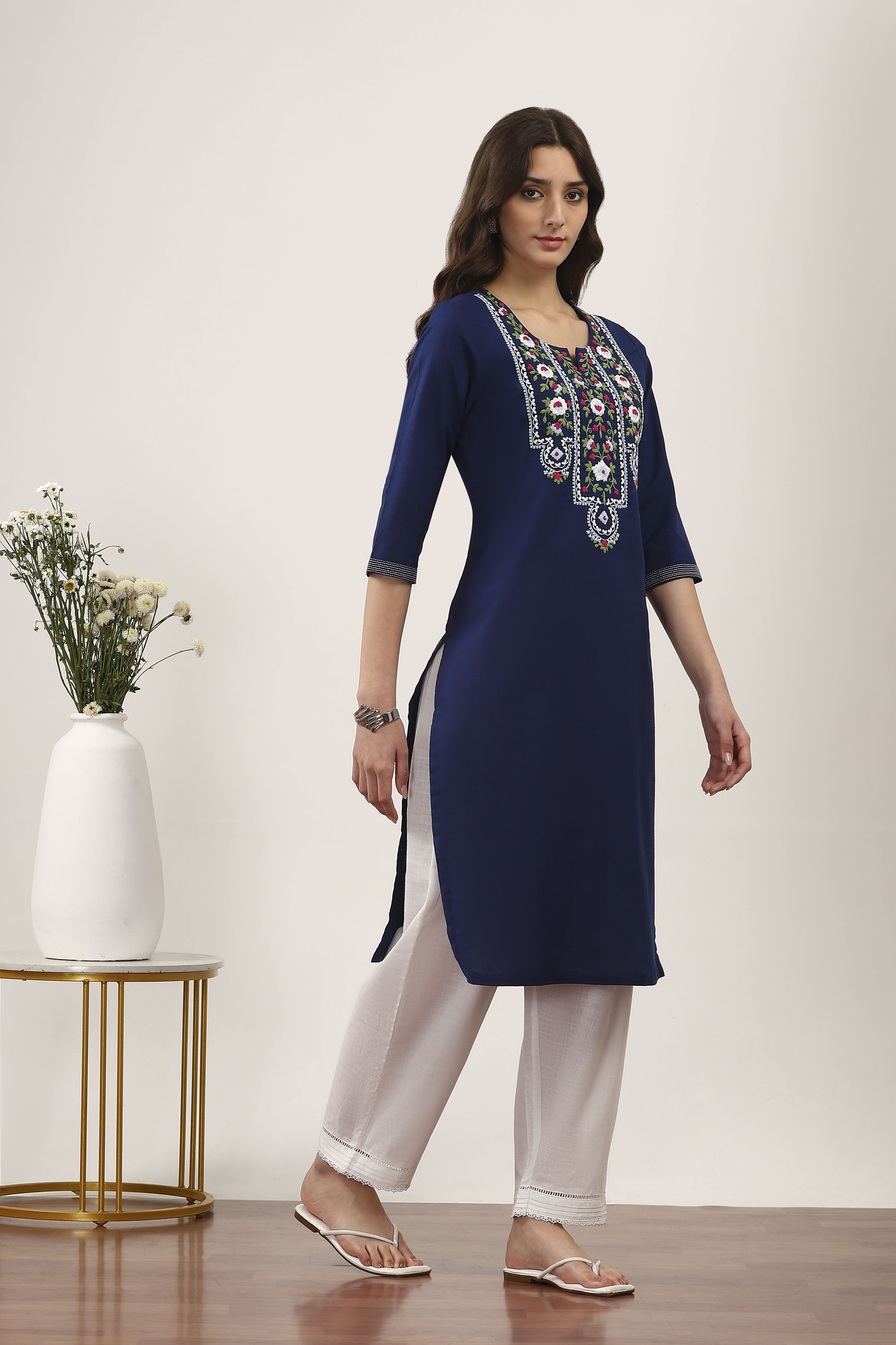 Navy Blue Cotton Blend Straight Kurtas image number 4