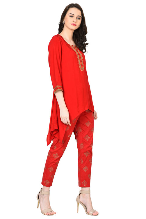 Red A-Line Rayon Kurta image number 1