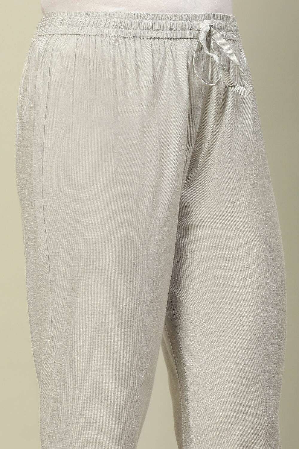 Gold-Toned Solid Regular Fit Pants image number 1