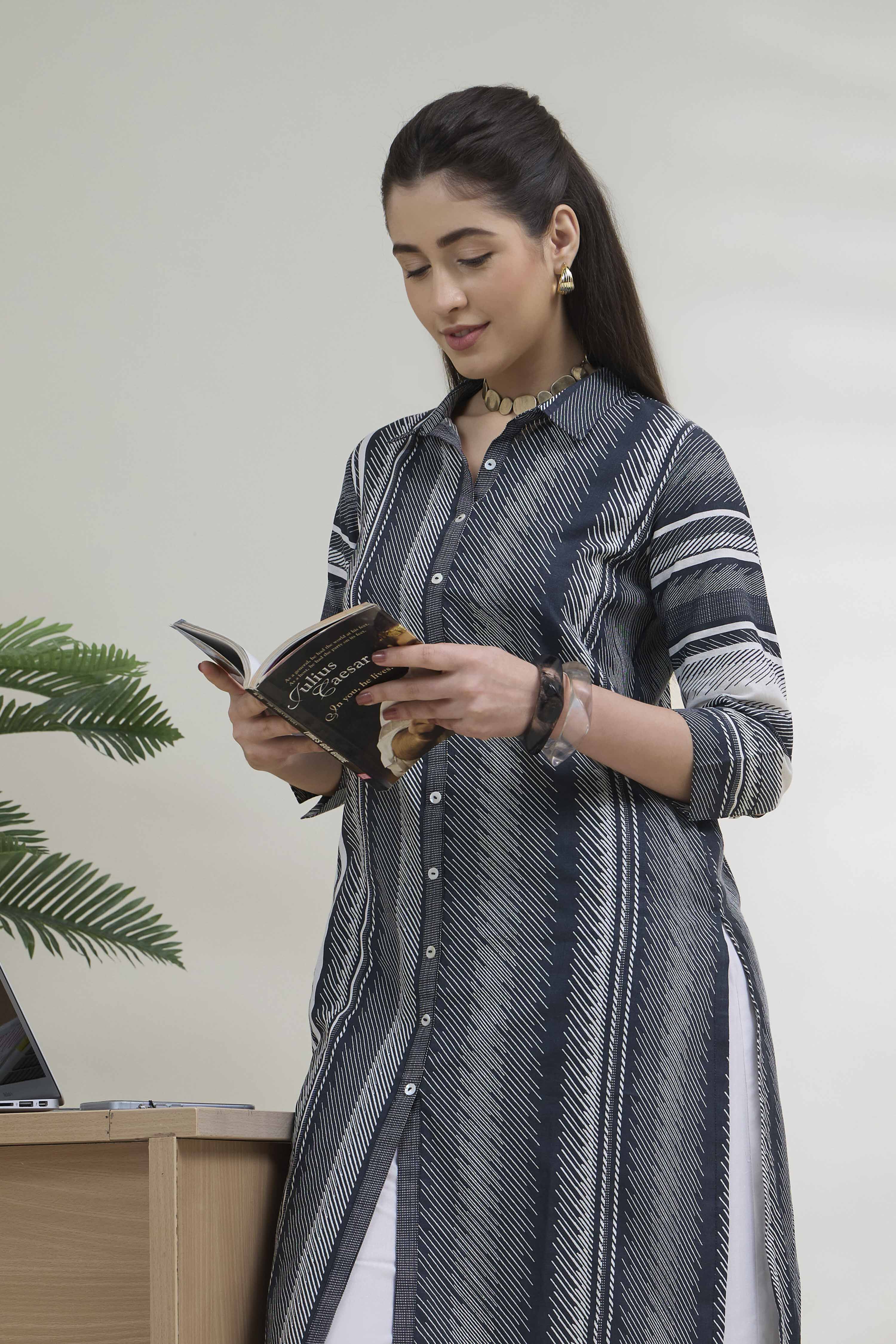 Black White Cotton Flex Straight Printed Kurta image number 1