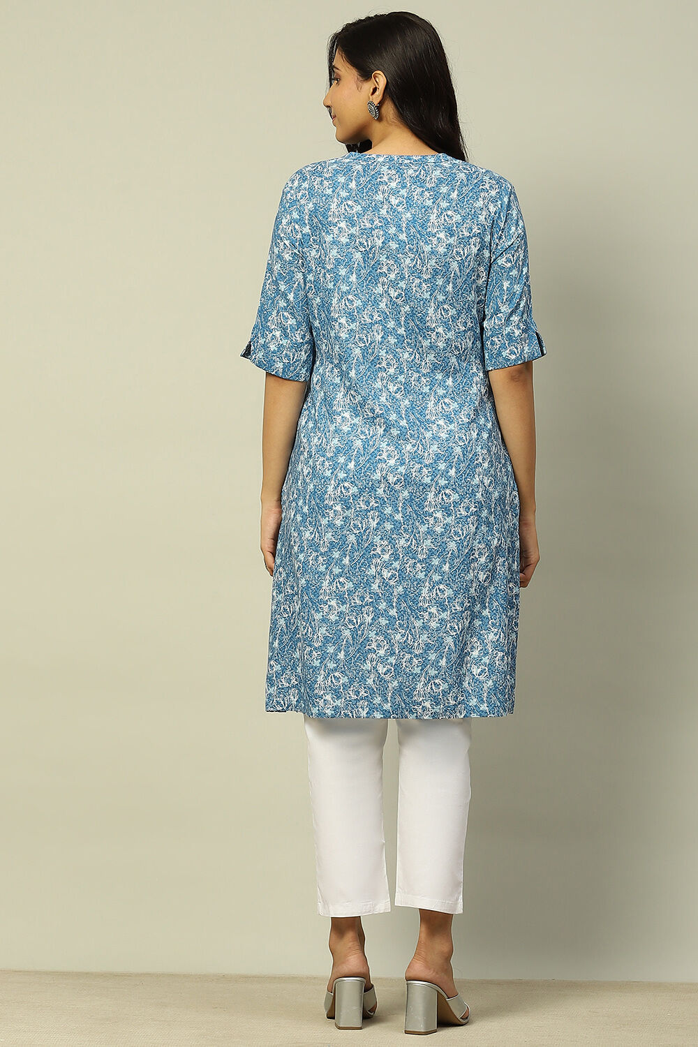 Blue and White Floral Printed Straight Kurta image number 3