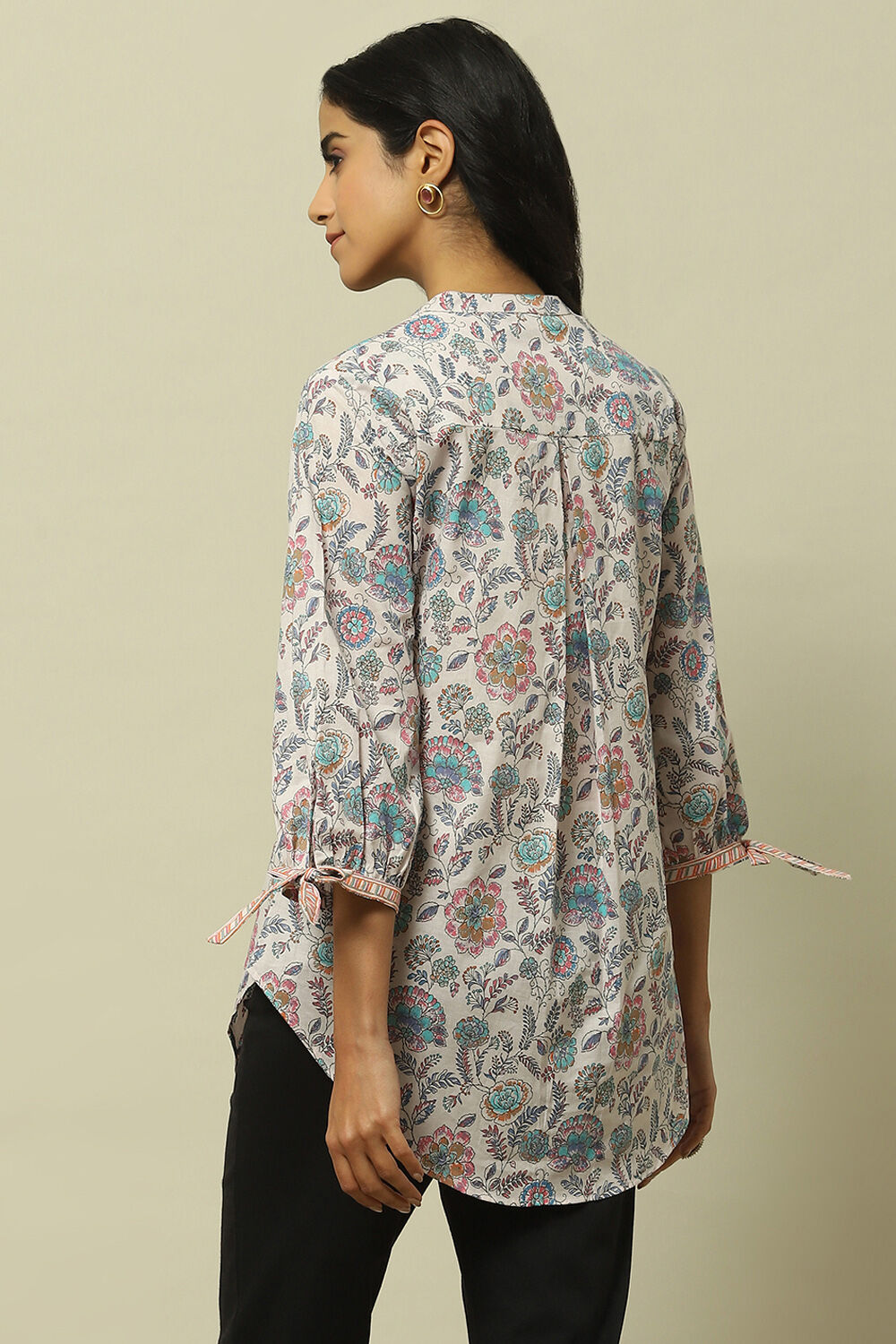 Light Pink Cambric Floral Printed Straight Kurti image number 3