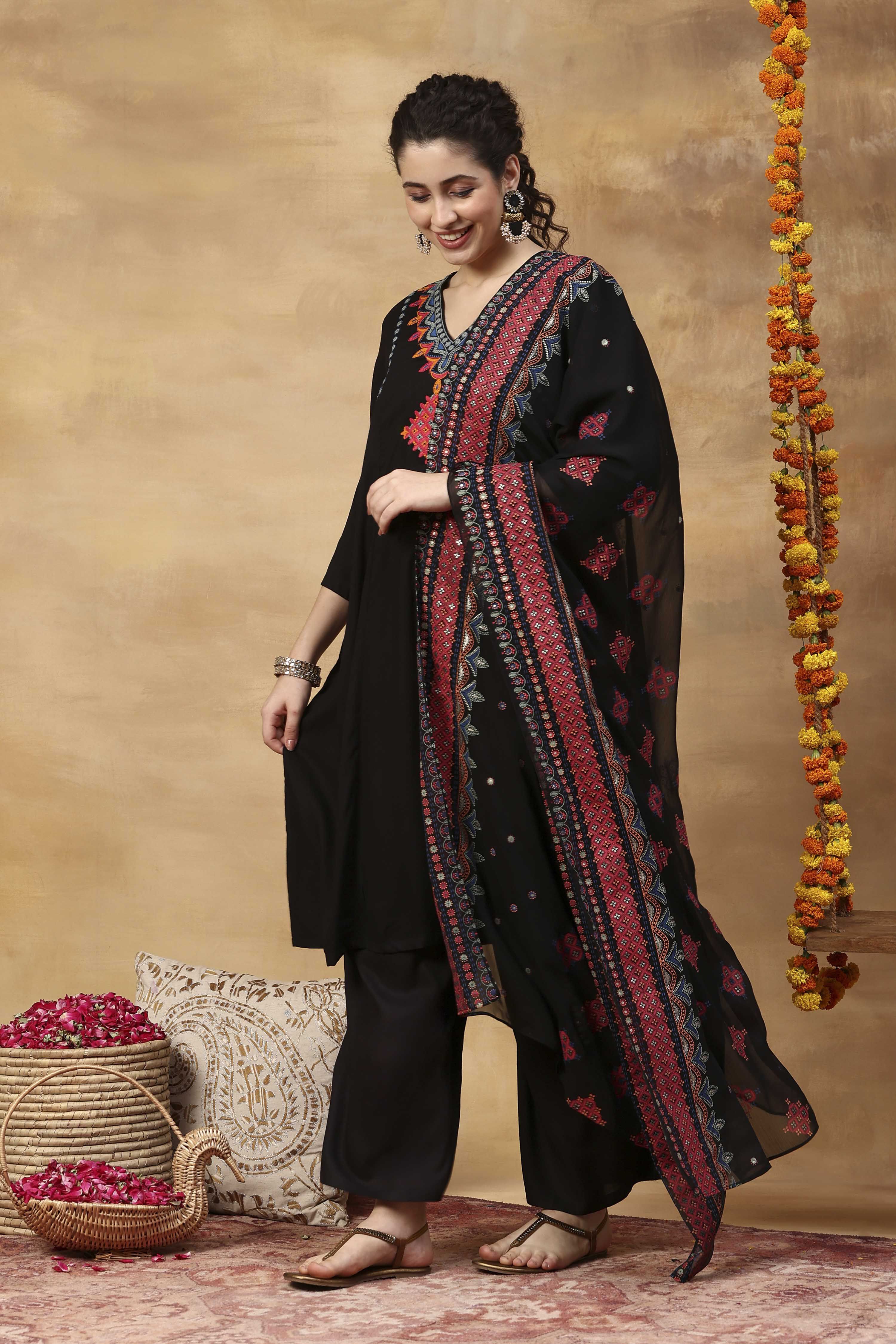 Black Viscose Rayon A-Line Solid Kurta Set image number 2