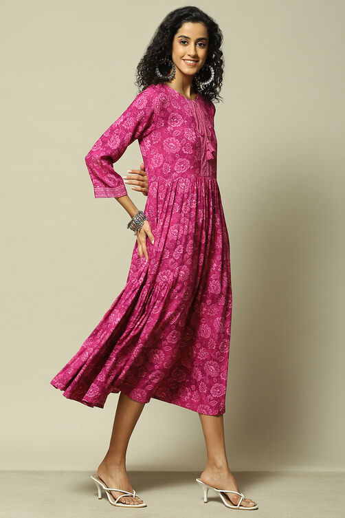 Pink LIVA Straight Printed Kurta image number 4