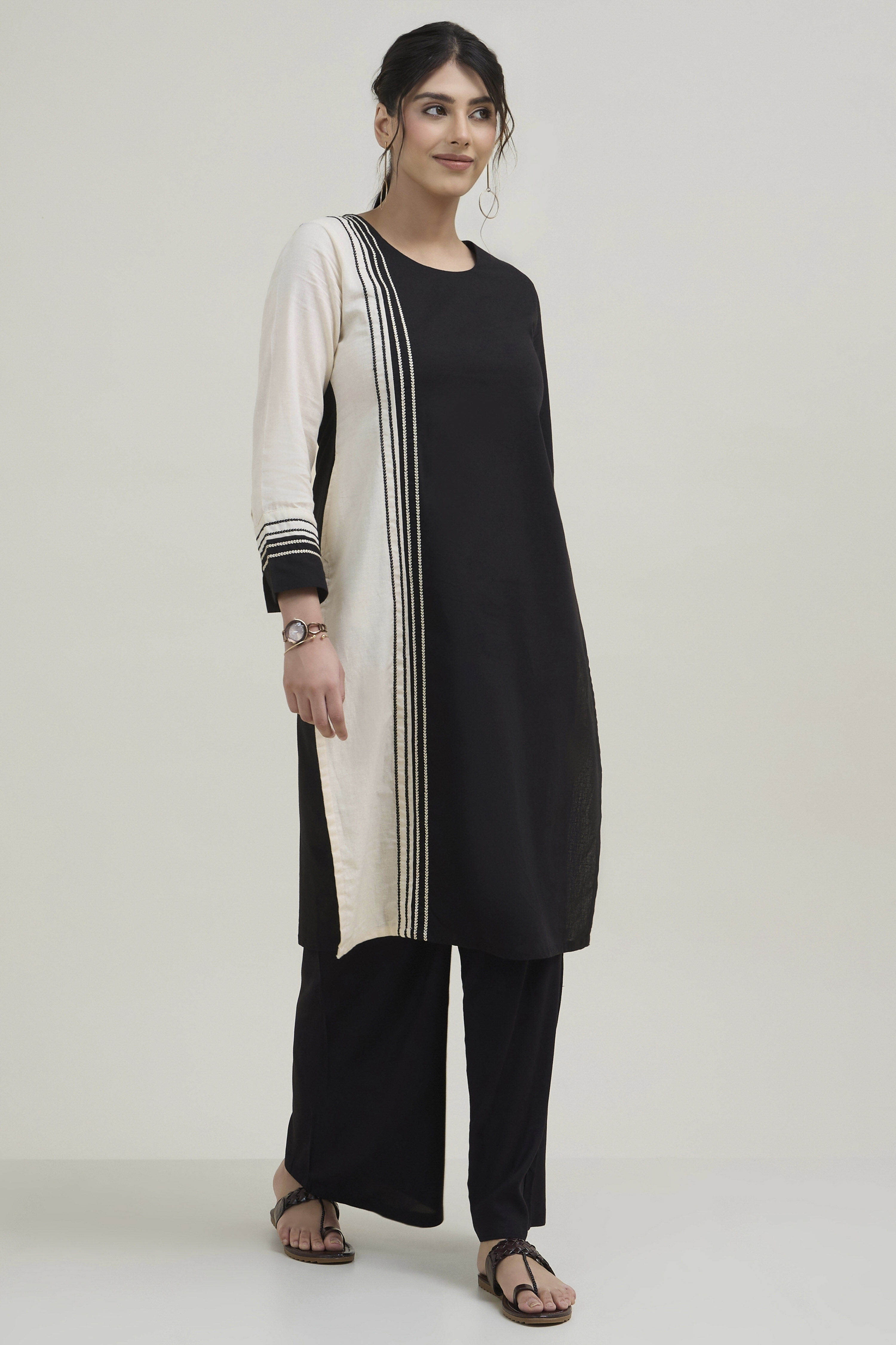 Black White Cotton Flex Straight Solid Kurta image number 4