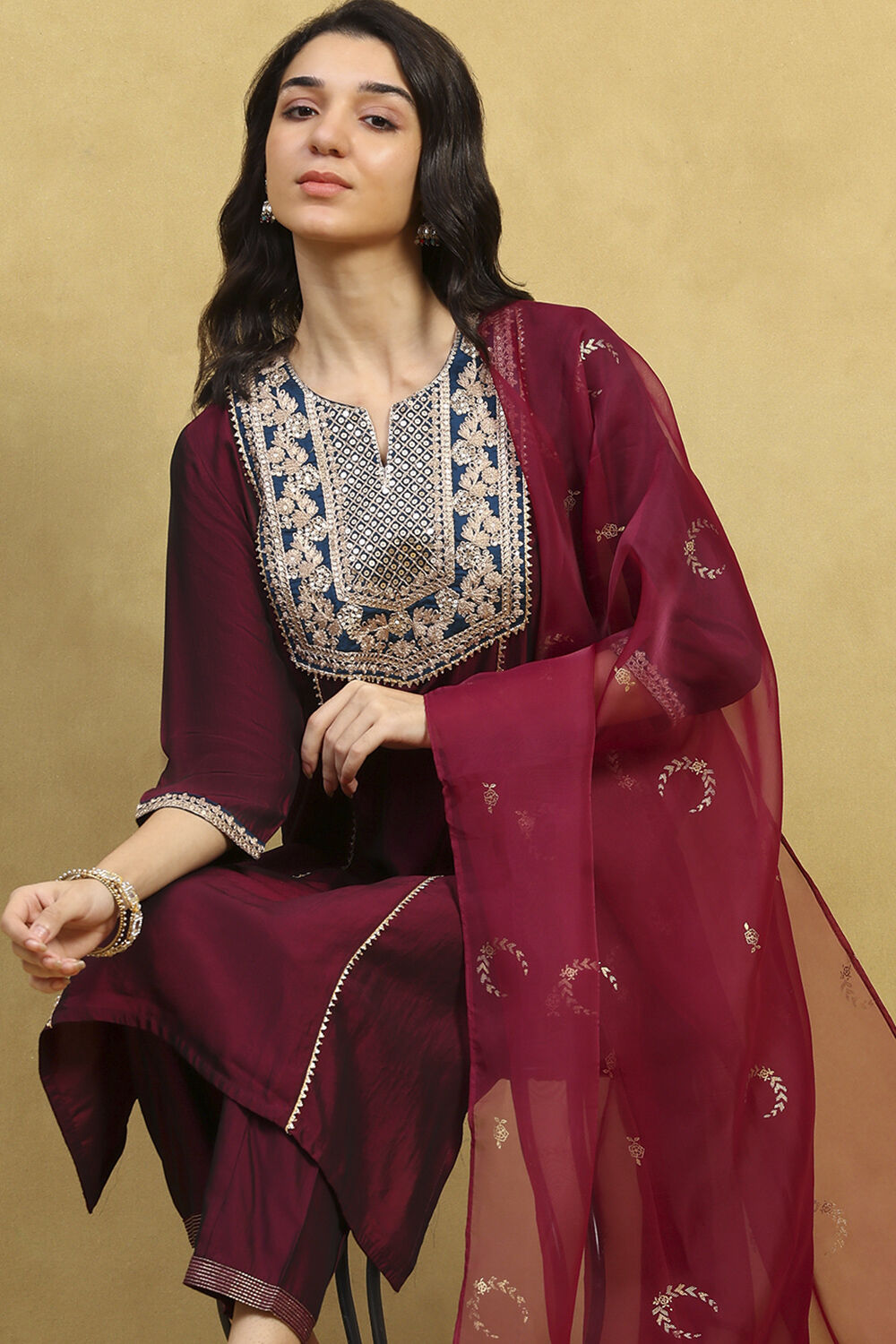 Wine Polyester Blend Solid Straight Suit Set image number 7