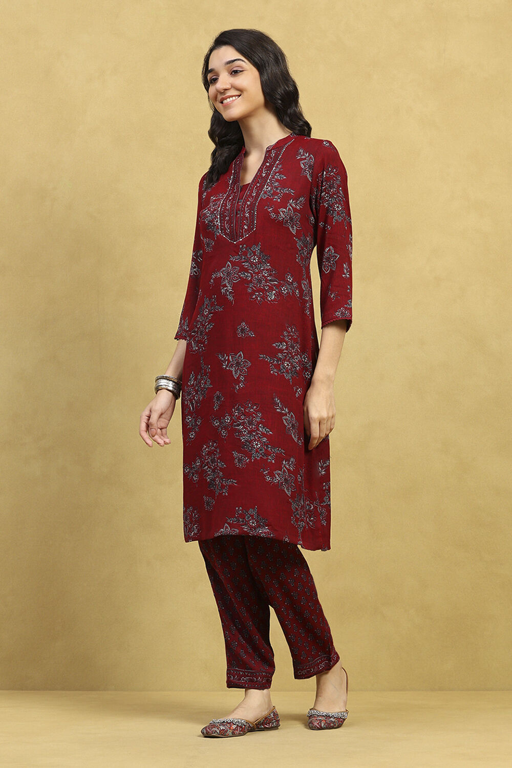 Green-Maroon Viscose Blend Printed Straight Kurta Pants Set image number 3