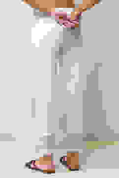 White Viscose Solid Regular Pants image number 4