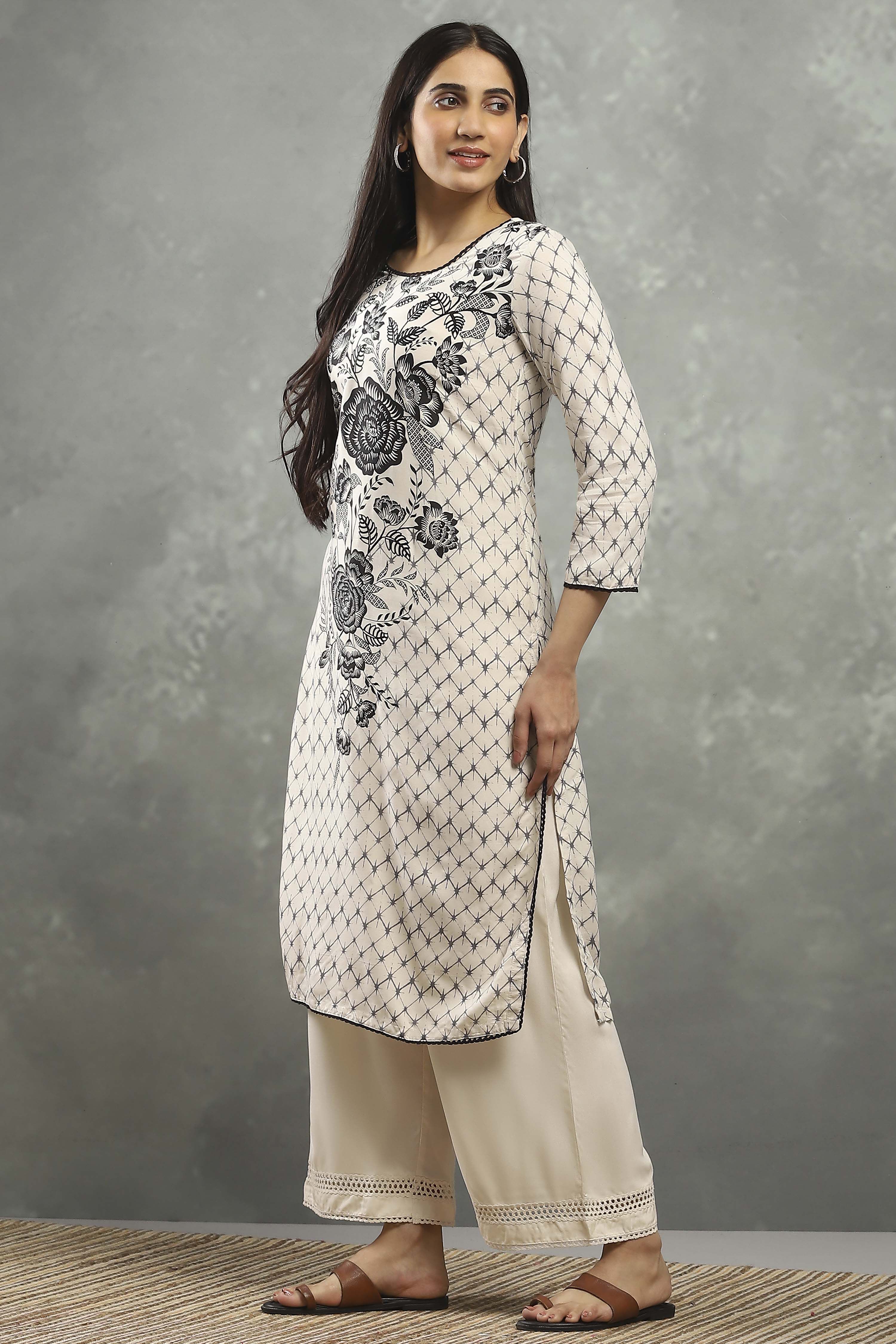 Off White Viscose Straight Kurta Pants Set image number 3