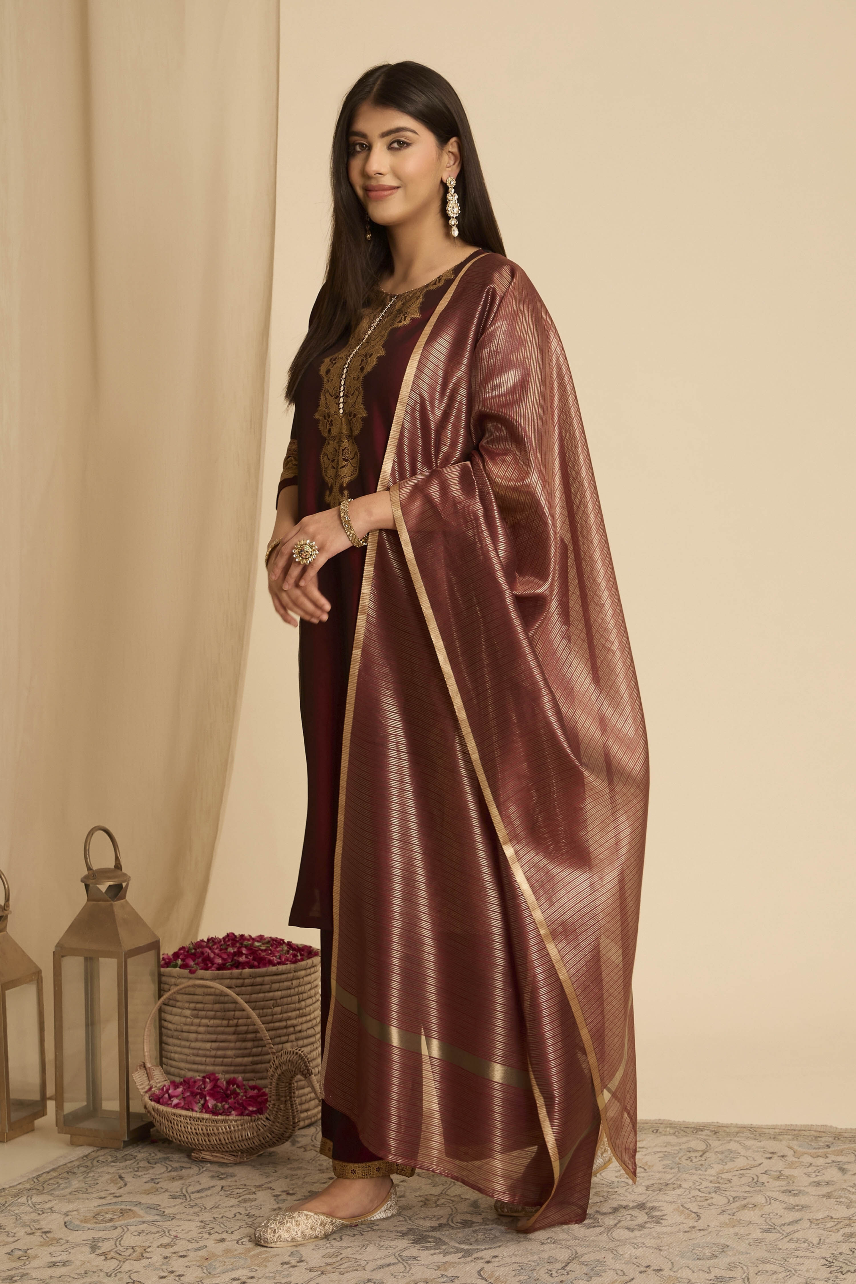 Maroon  Regular Solid Dupatta image number 2
