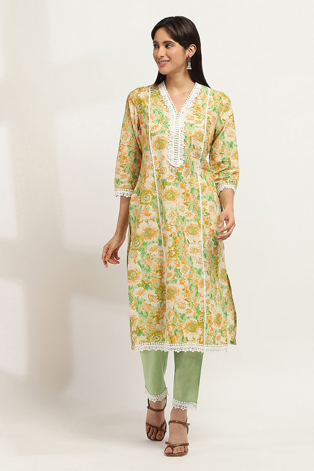 Green Cotton Floral Straight Kurta Set image number 6