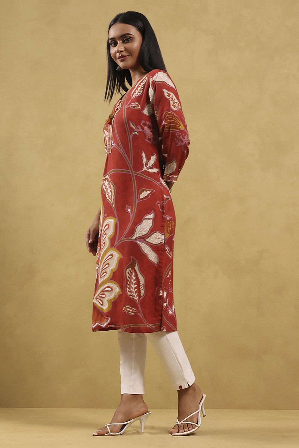 Red Viscose Rayon Printed Straight Kurta image number 2