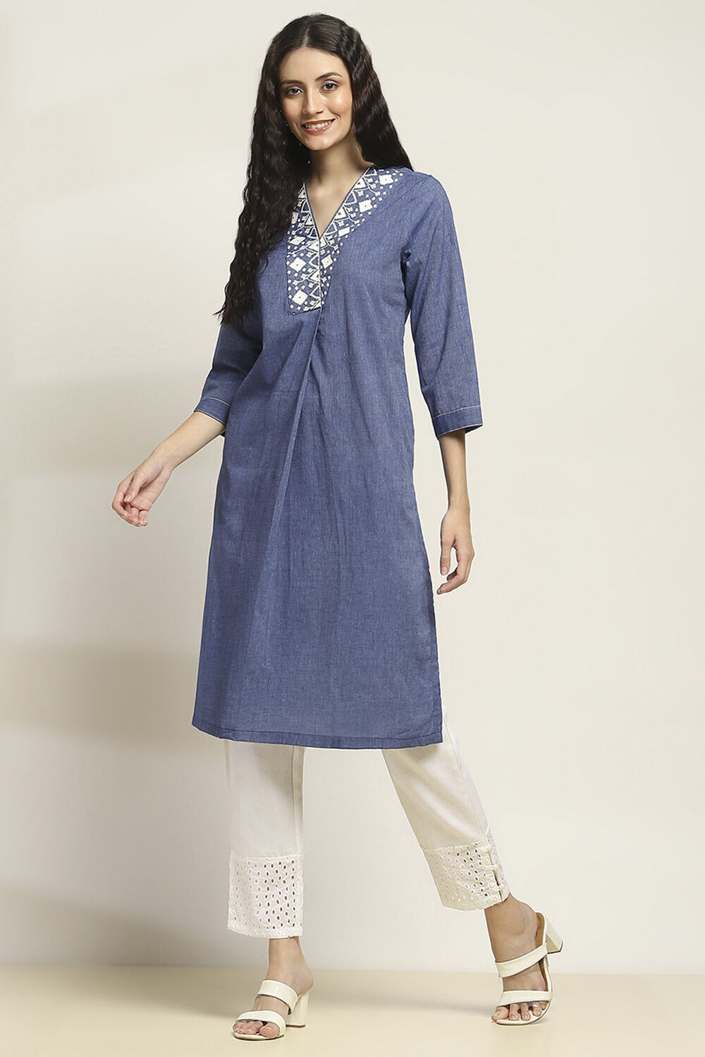 Blue Cotton Solid Straight Kurta image number 2