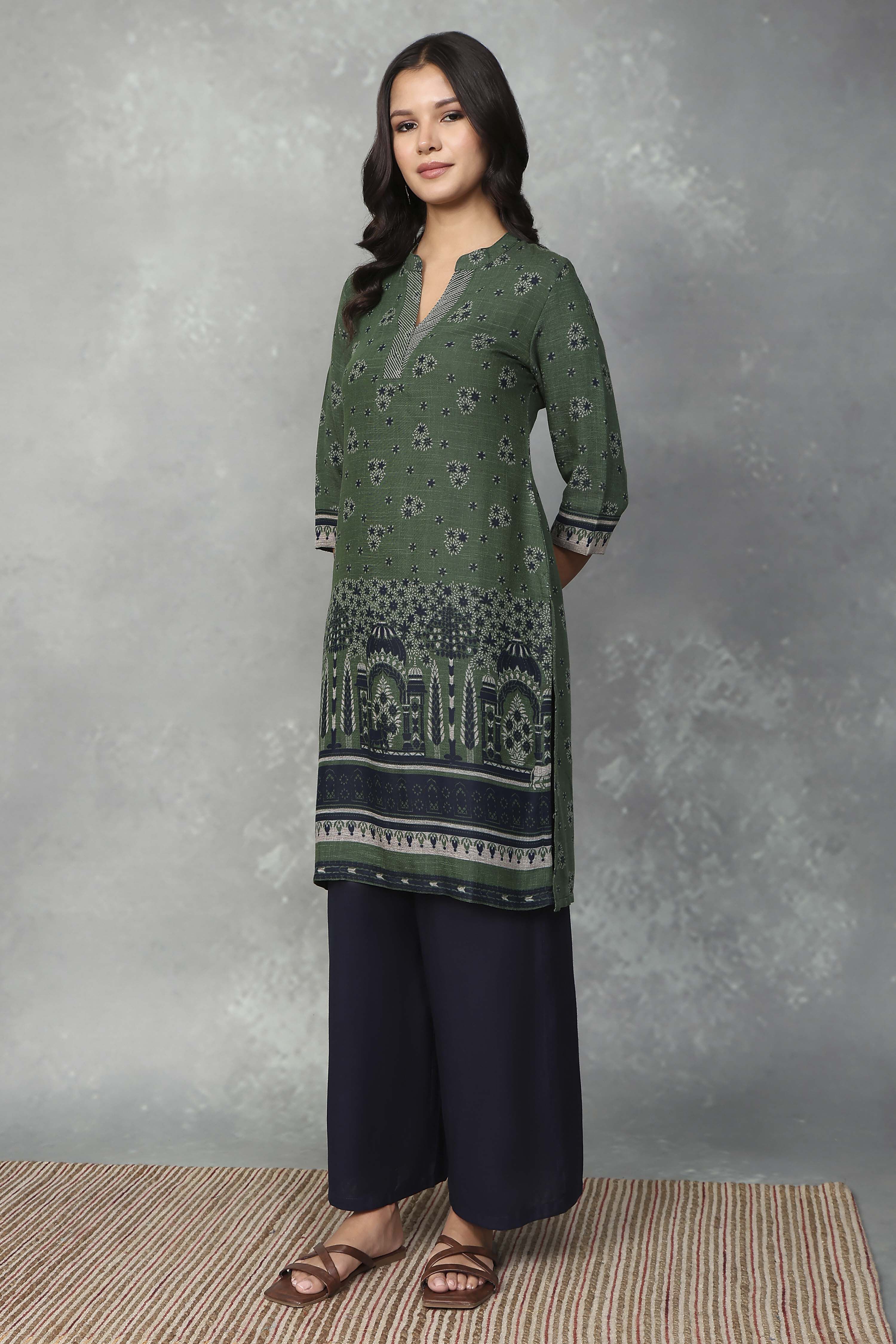 Green Viscose Polyester Viscose Rayon Kurta Pants Set image number 3