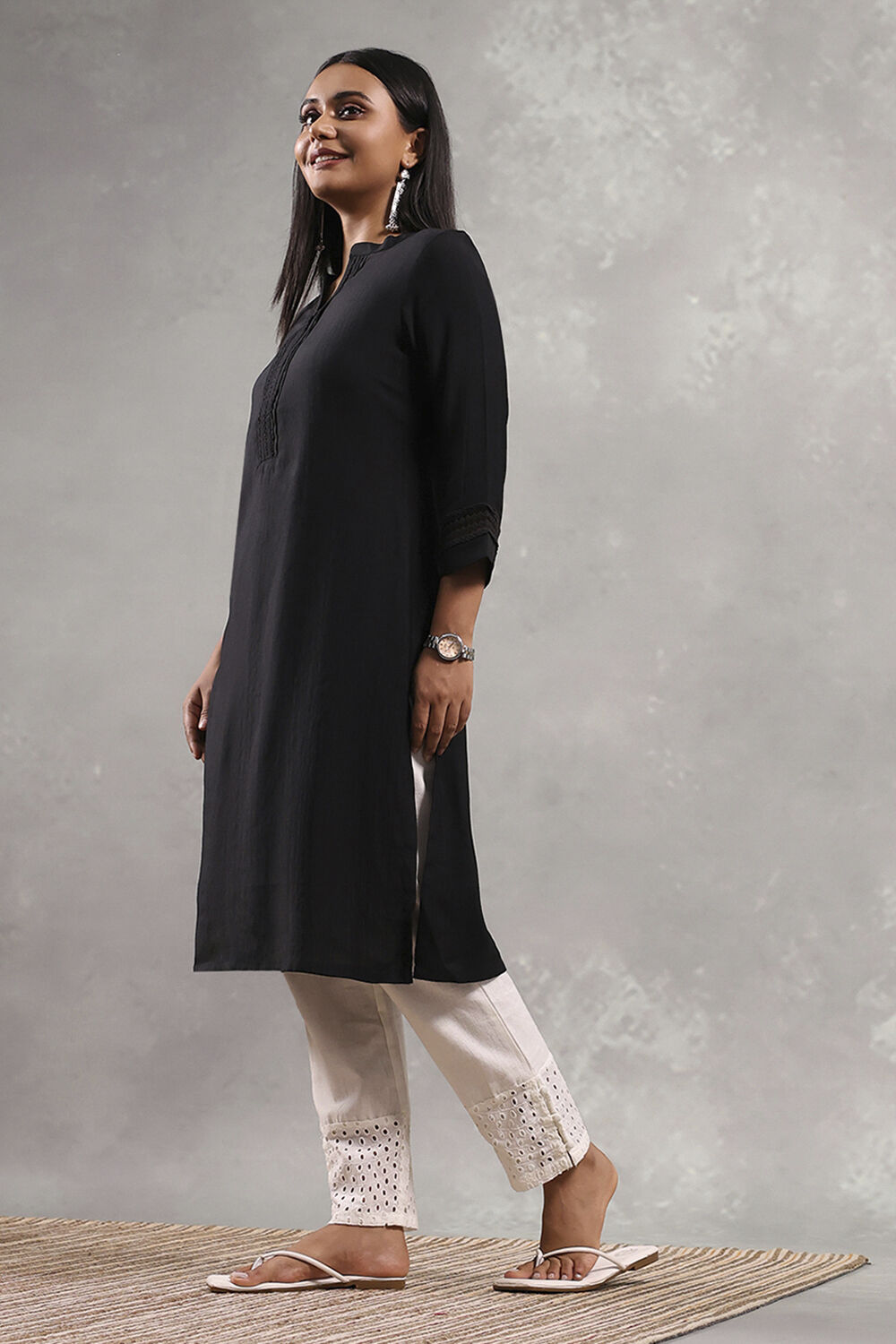 Black Solid Straight Kurta image number 2