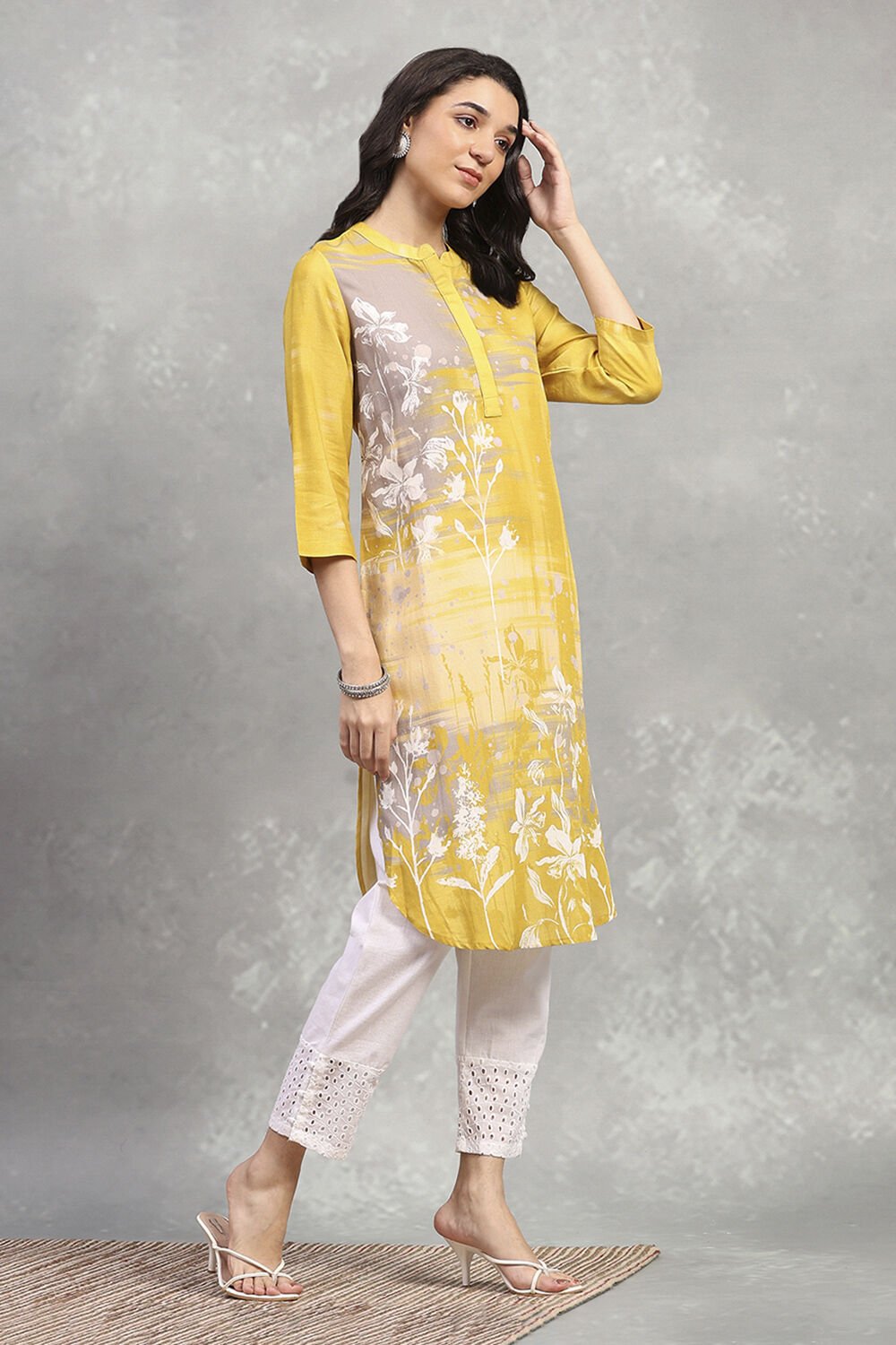 Yellow Viscose Rayon Printed Straight Kurta image number 4