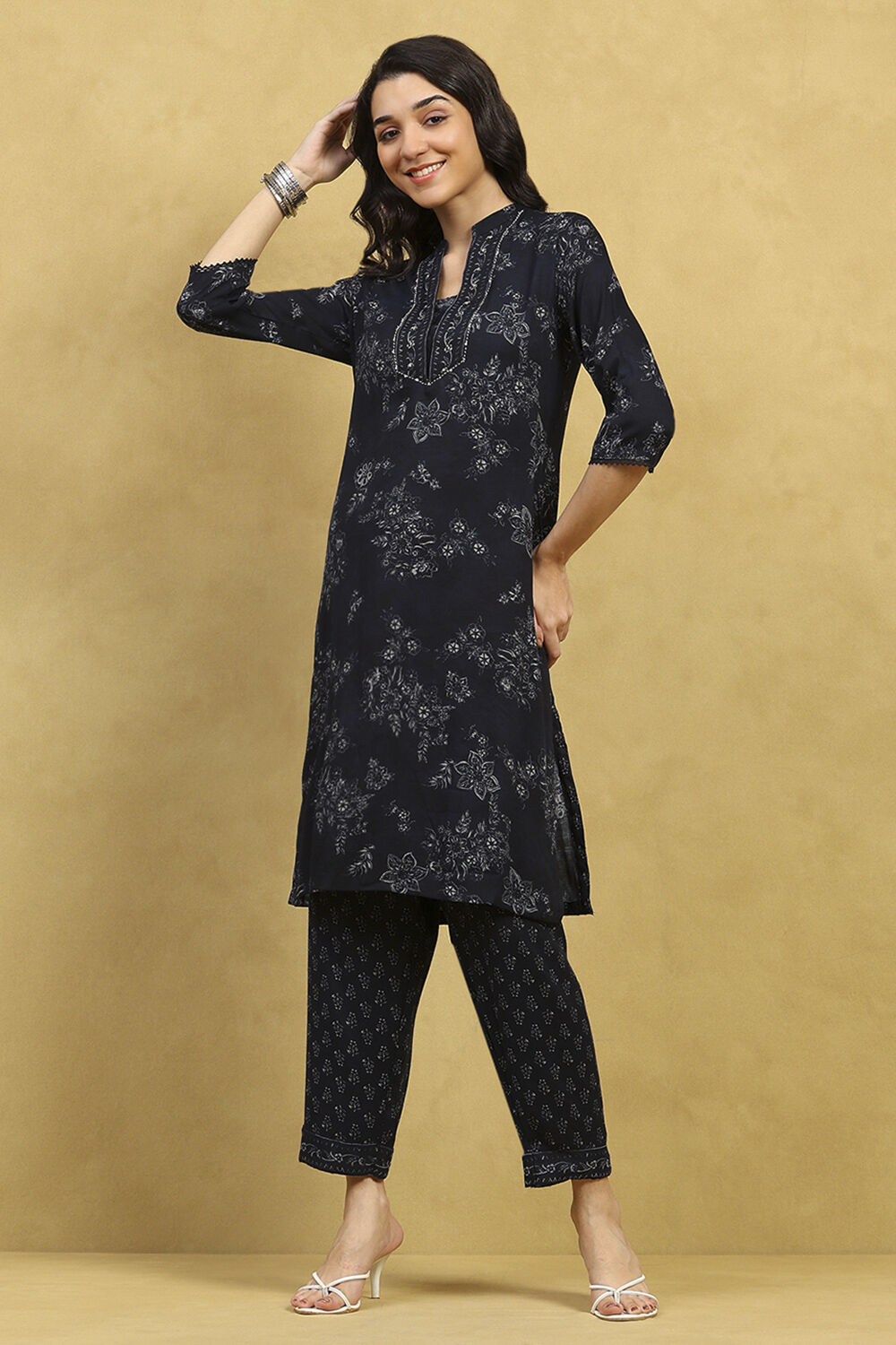 Green-Maroon Viscose Blend Printed Straight Kurta Pants Set image number 0