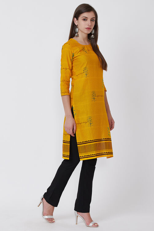 Yellow Cotton And Cambric Straight Kurta image number 3