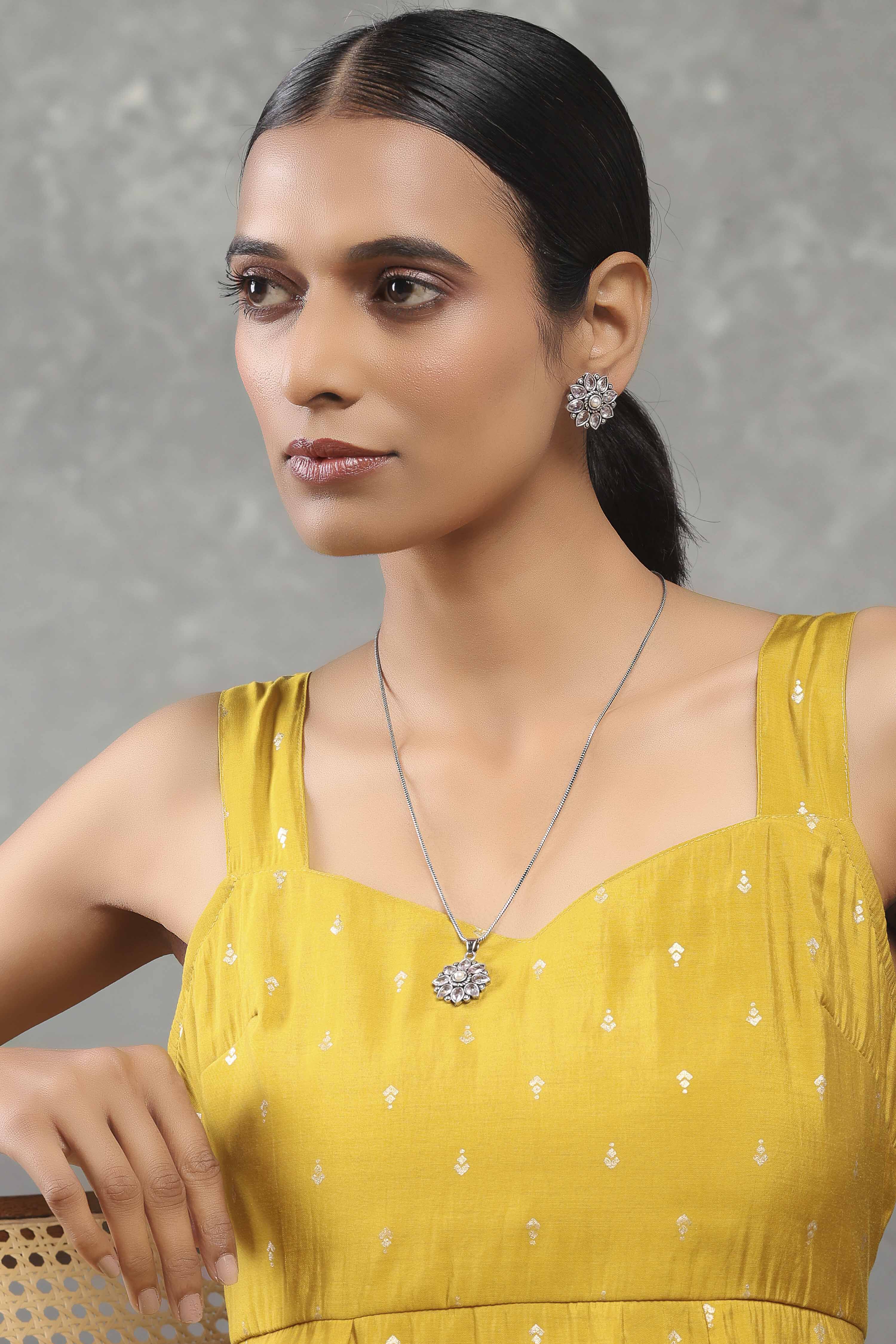 White Brass Necklace Set image number 3