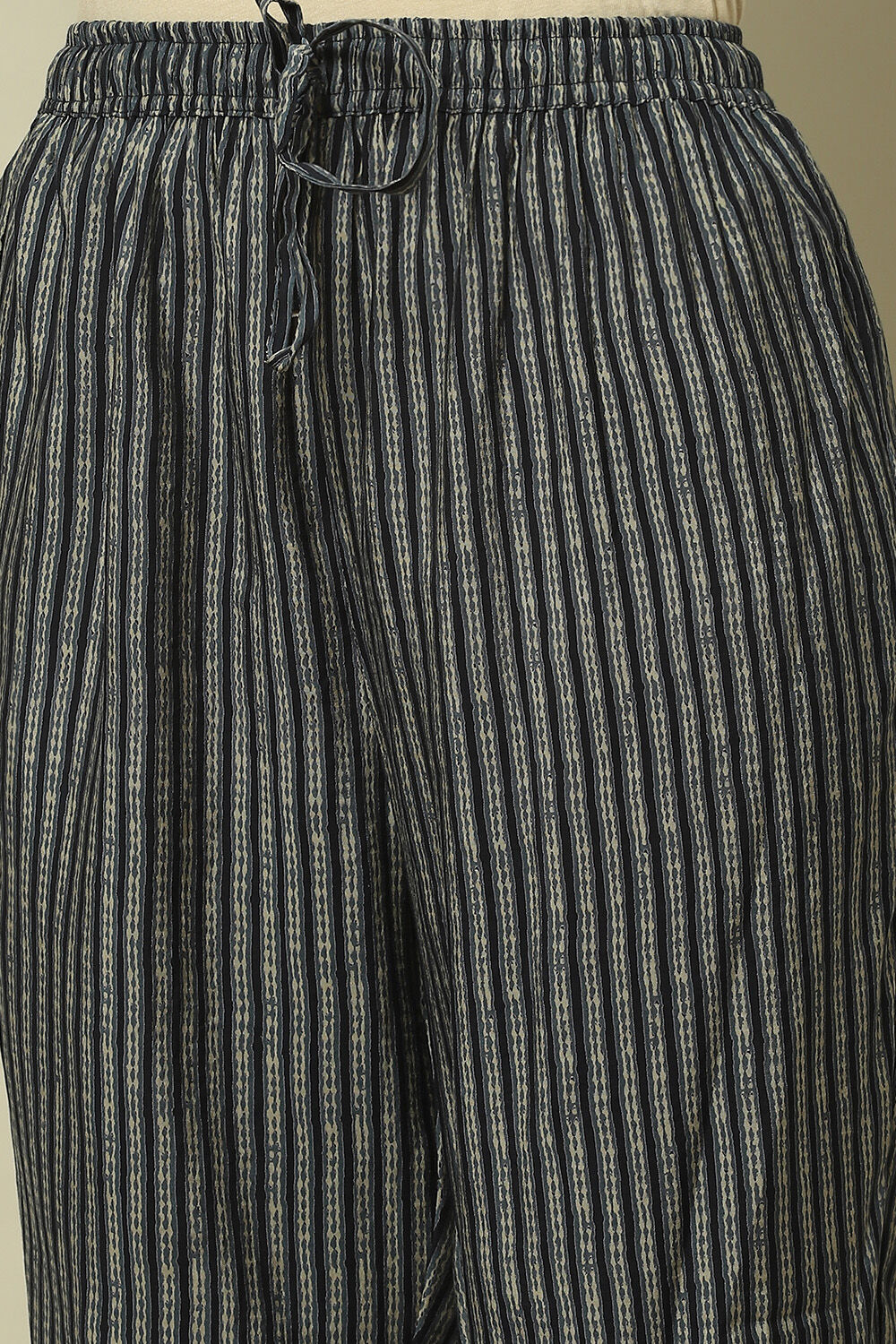 Navy Blue Viscose Printed Straight Kurta Set image number 2