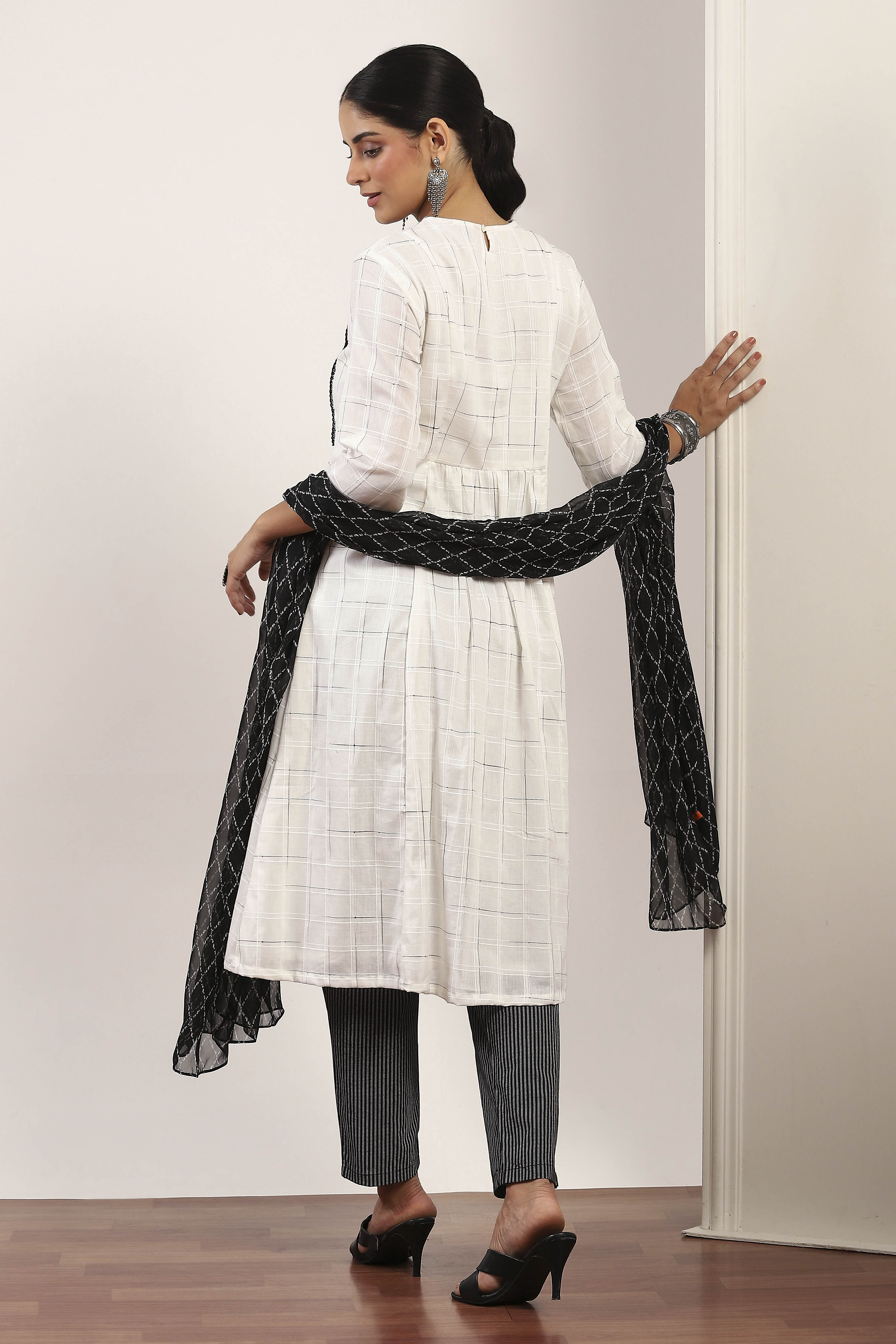 White Cotton A-Line Suit Sets image number 4