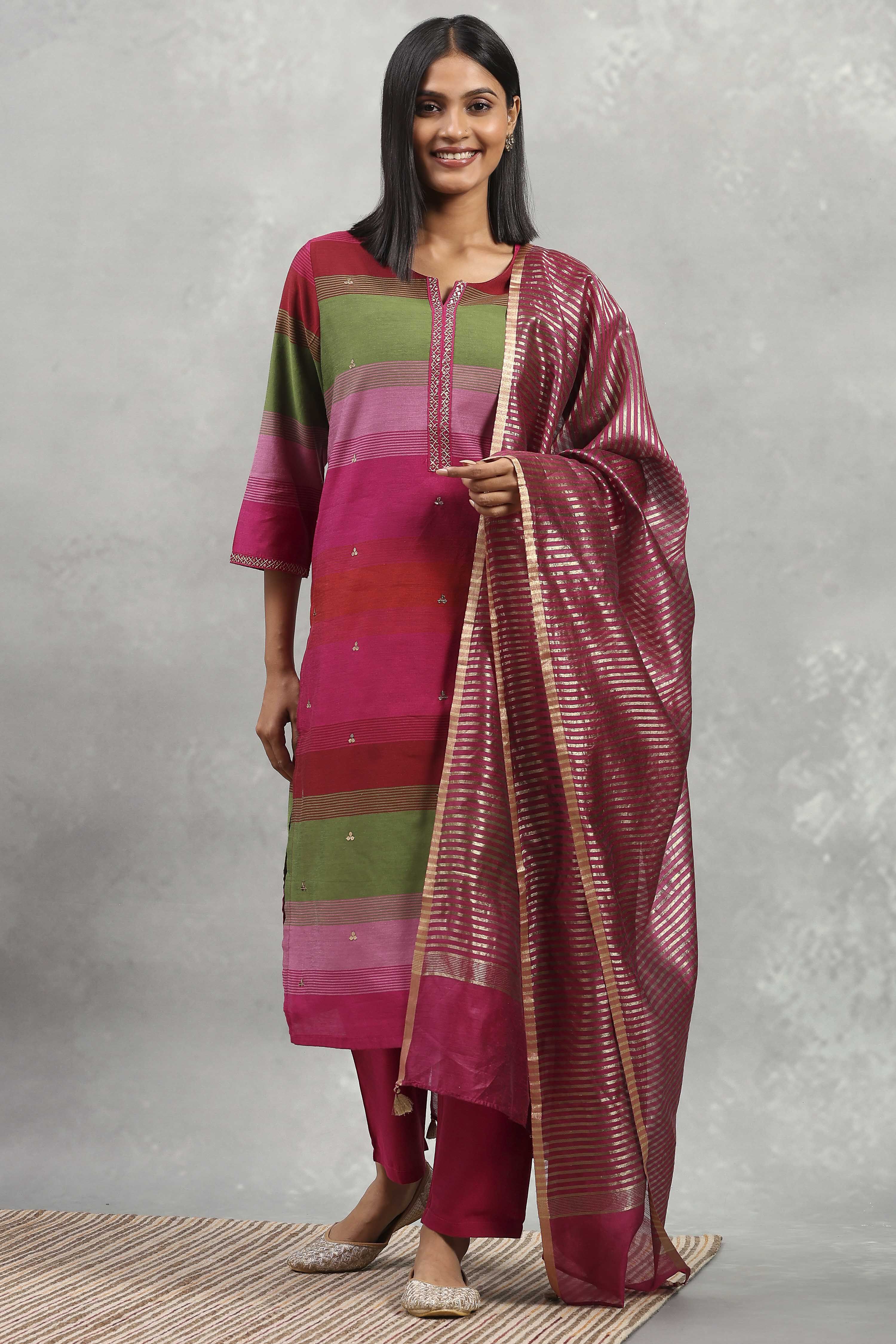 Fuchsia Viscose Blend Solid Straight Suit Set image number 6