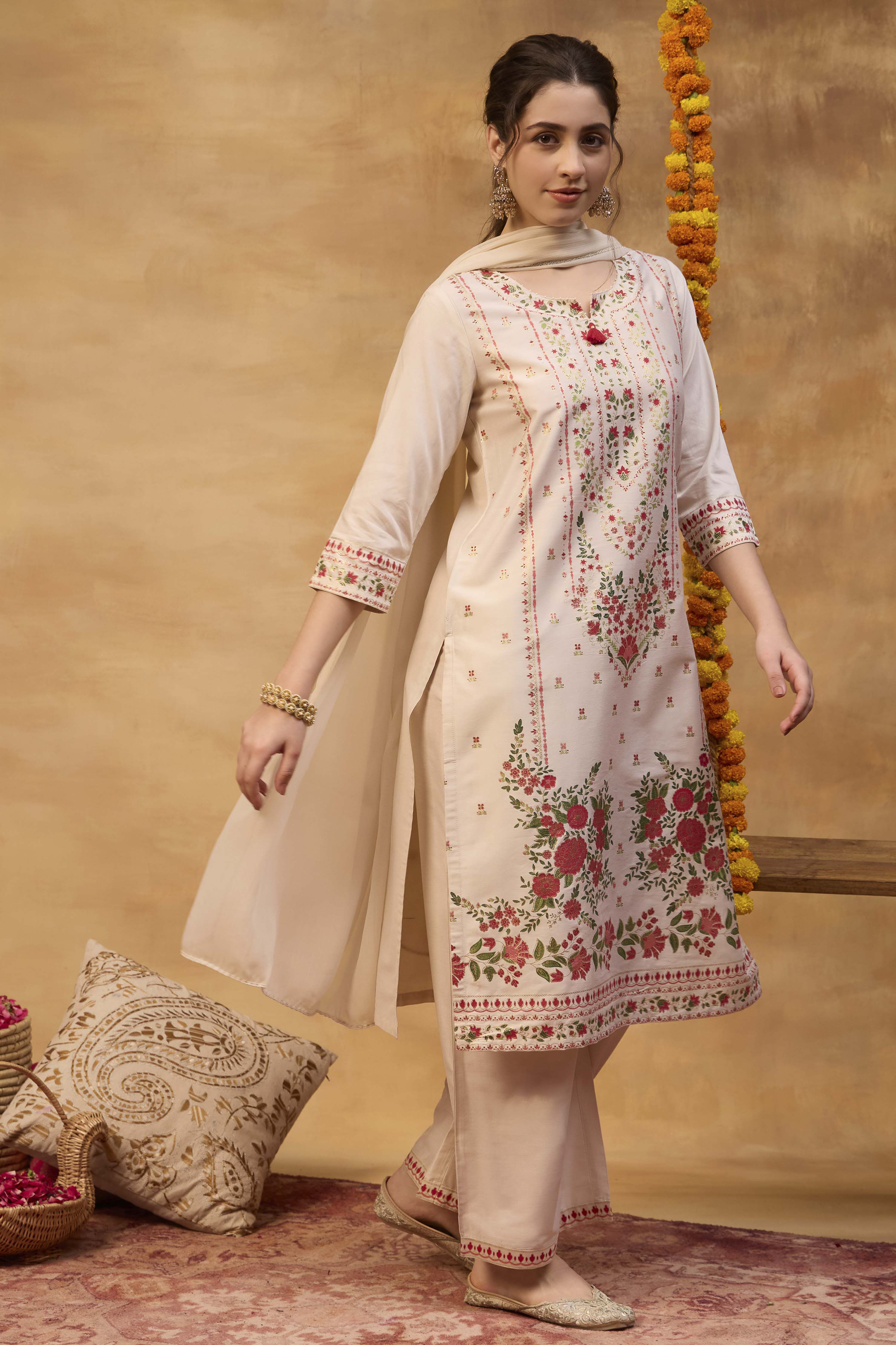 Off White Viscose Blend Straight Printed  image number 4