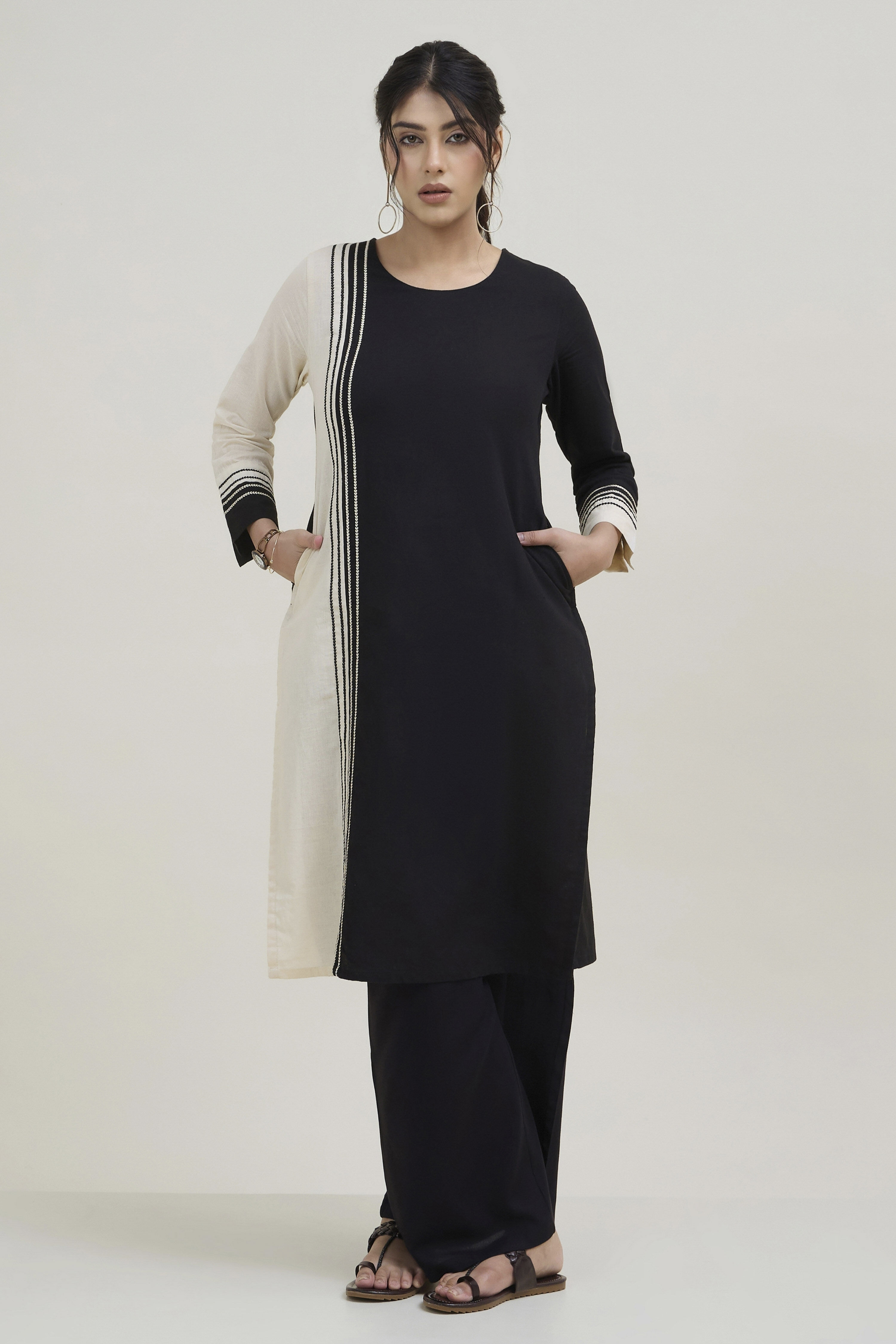Black White Cotton Flex Straight Solid Kurta image number 6