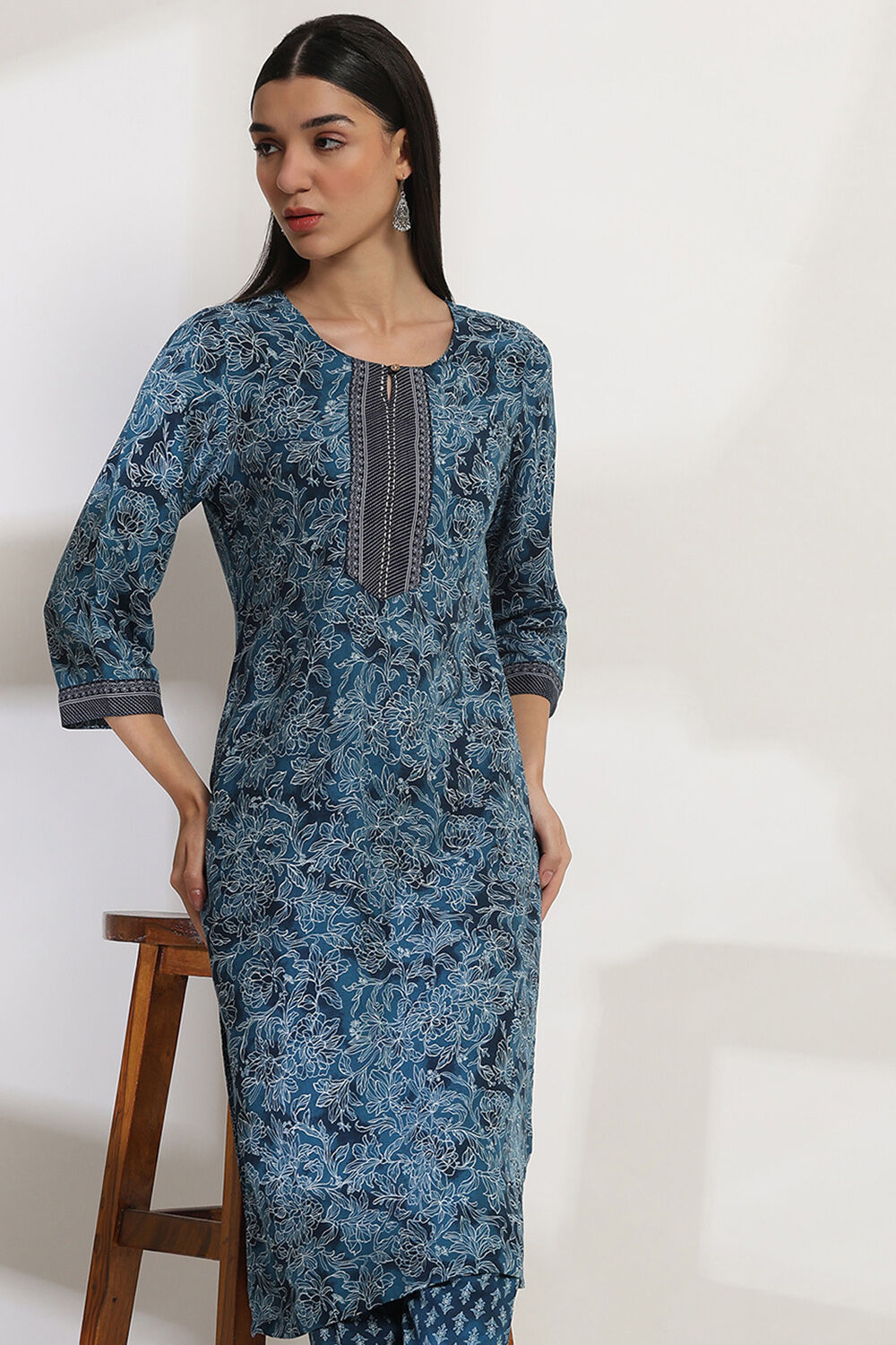 Blue Printed Straight Kurta Set image number 7