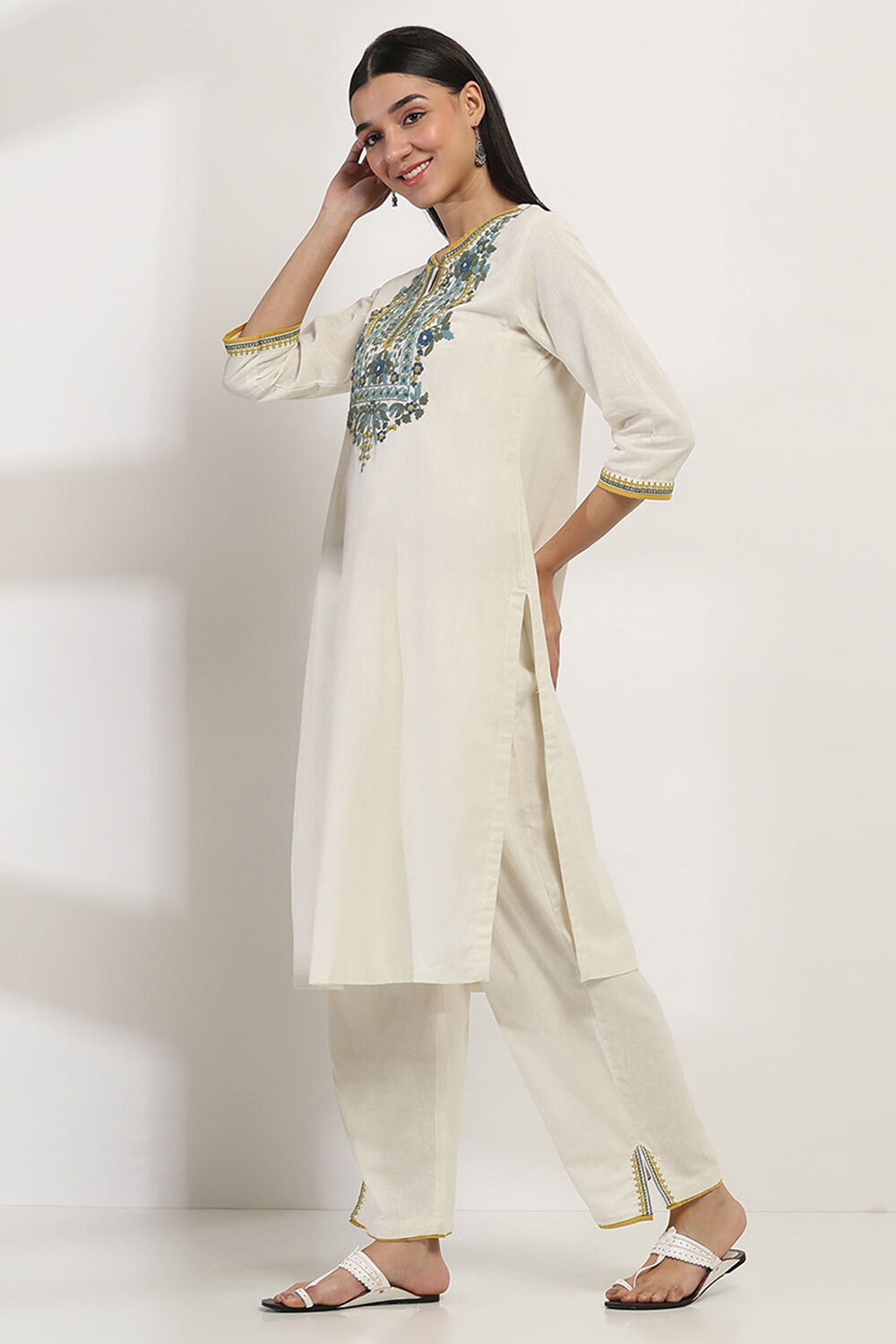 Off-White Cotton Blend Straight Kurta Set image number 2