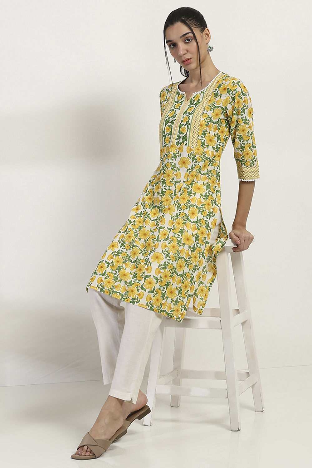 Yellow Cotton Printed Straight Kurta image number 0