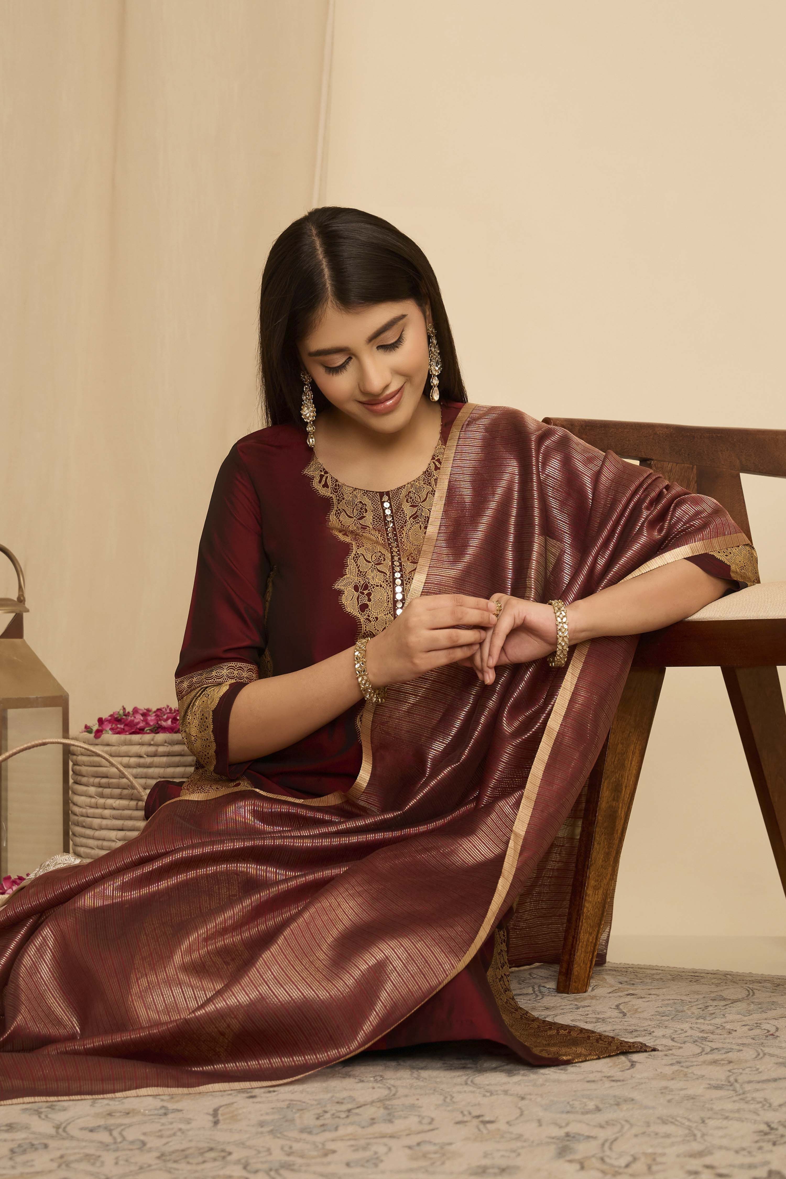 Maroon  Regular Solid Dupatta image number 1