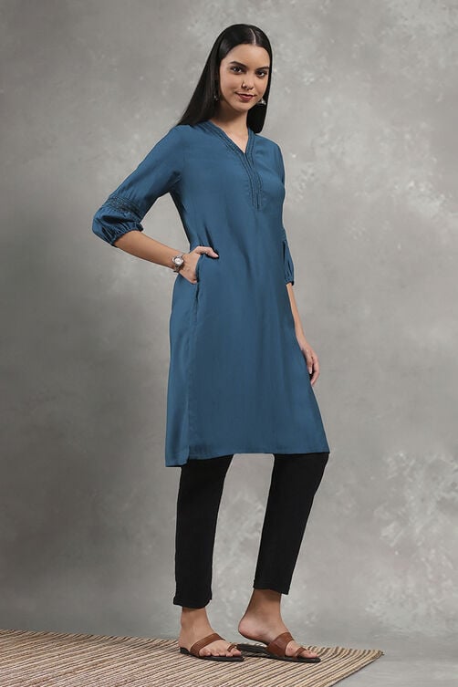 Purple Viscose Blend Solid Straight Kurta image number 4