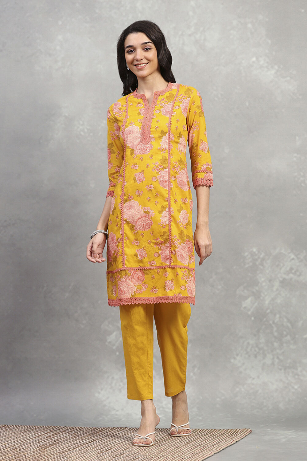 Green Cotton Printed Straight Kurta Pants Set image number 6